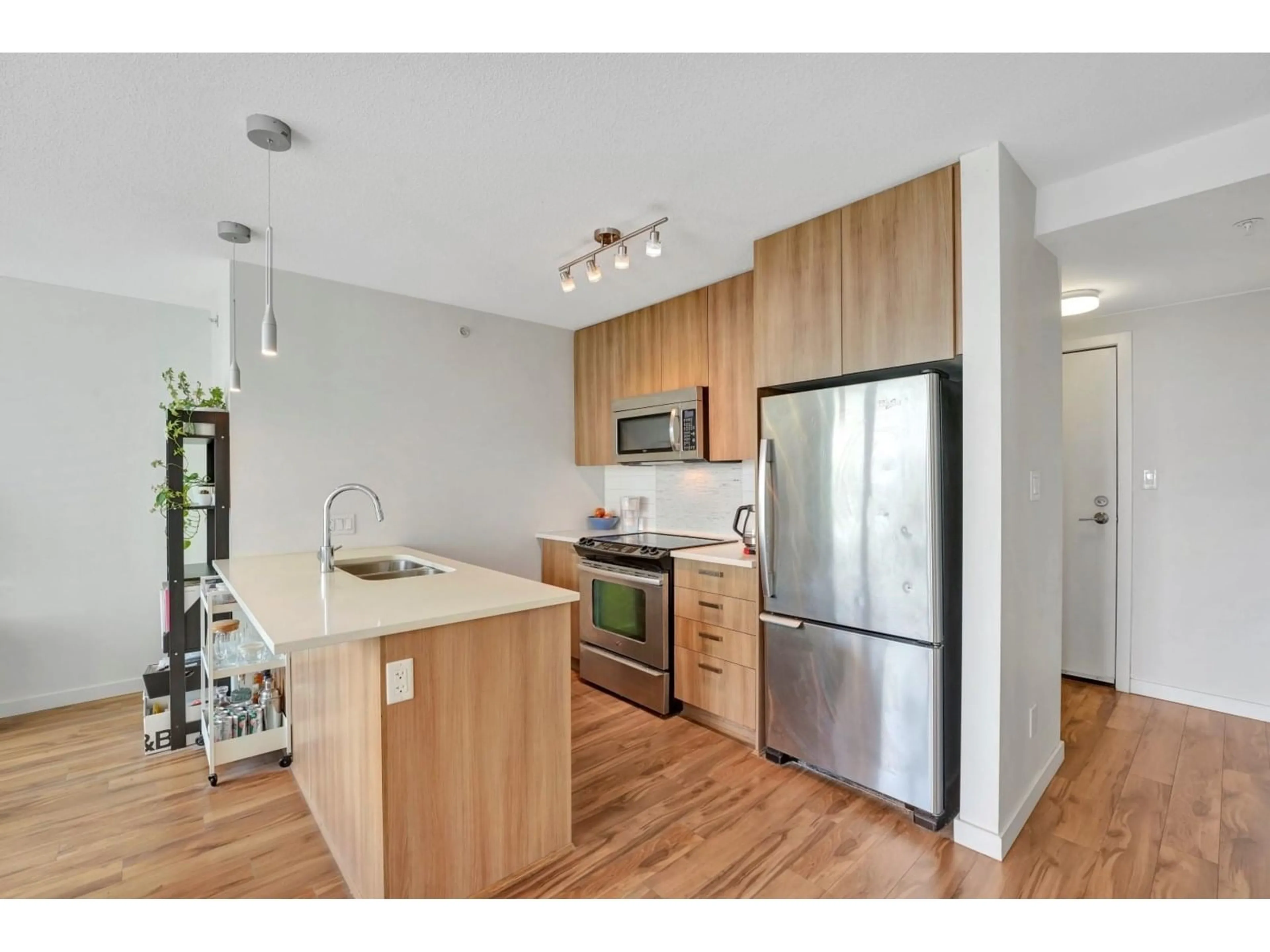 Open concept kitchen, wood/laminate floor for 1808 - 13325 102A, Surrey British Columbia V3T0J5