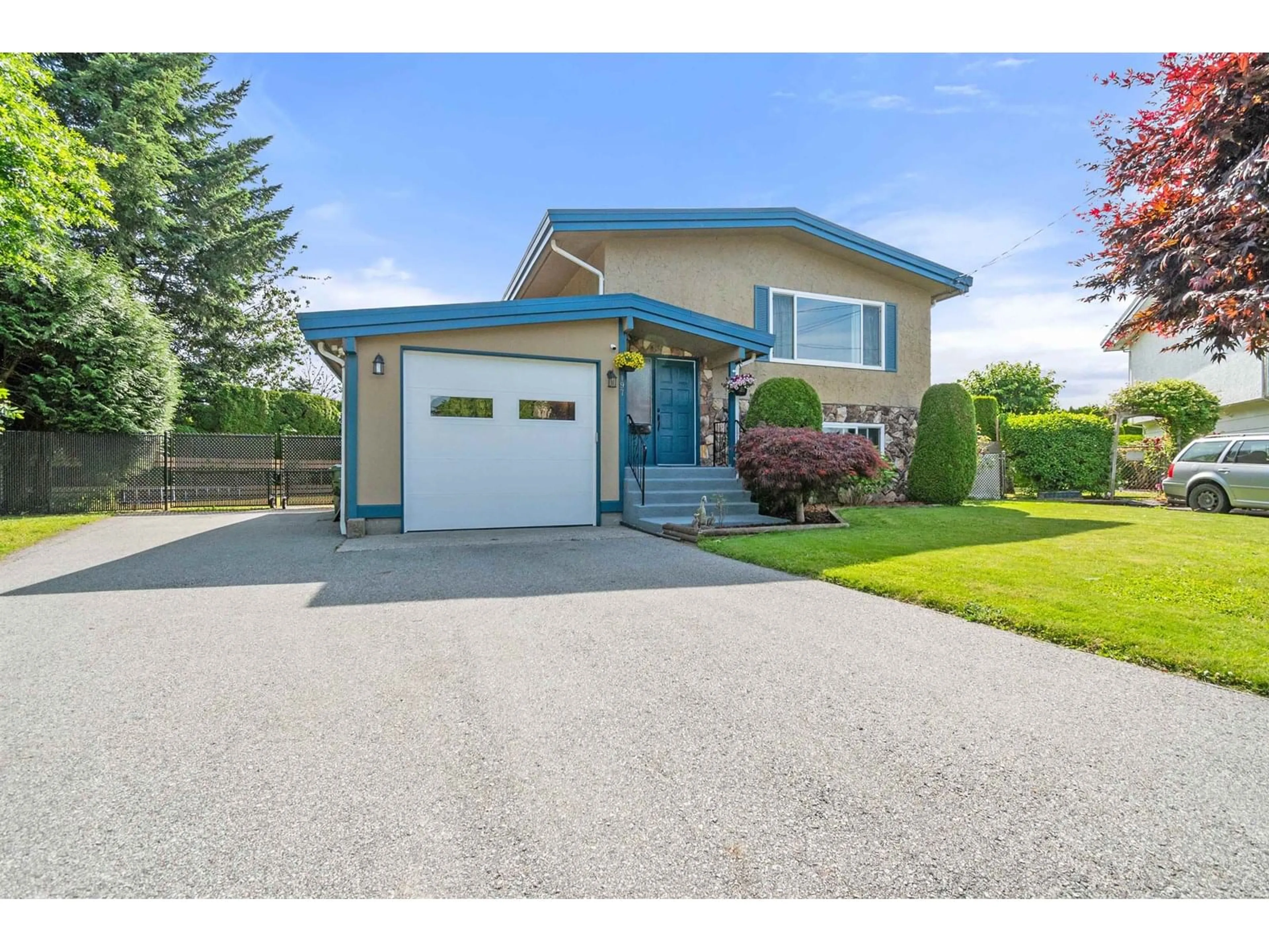 Home with vinyl exterior material, street for 10197 OVAL DRIVE, Chilliwack British Columbia V2P6R2