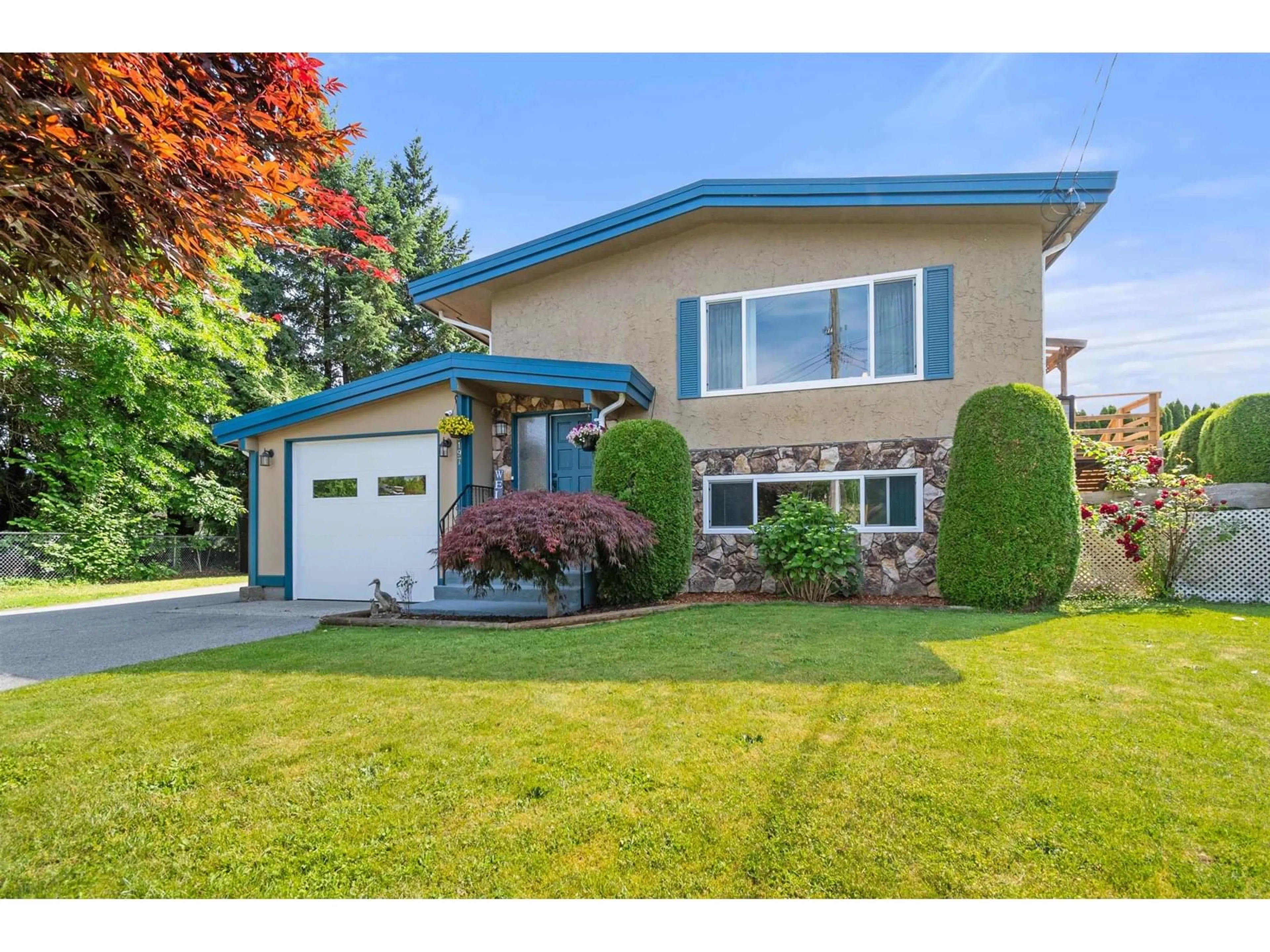 Home with vinyl exterior material, street for 10197 OVAL DRIVE, Chilliwack British Columbia V2P6R2