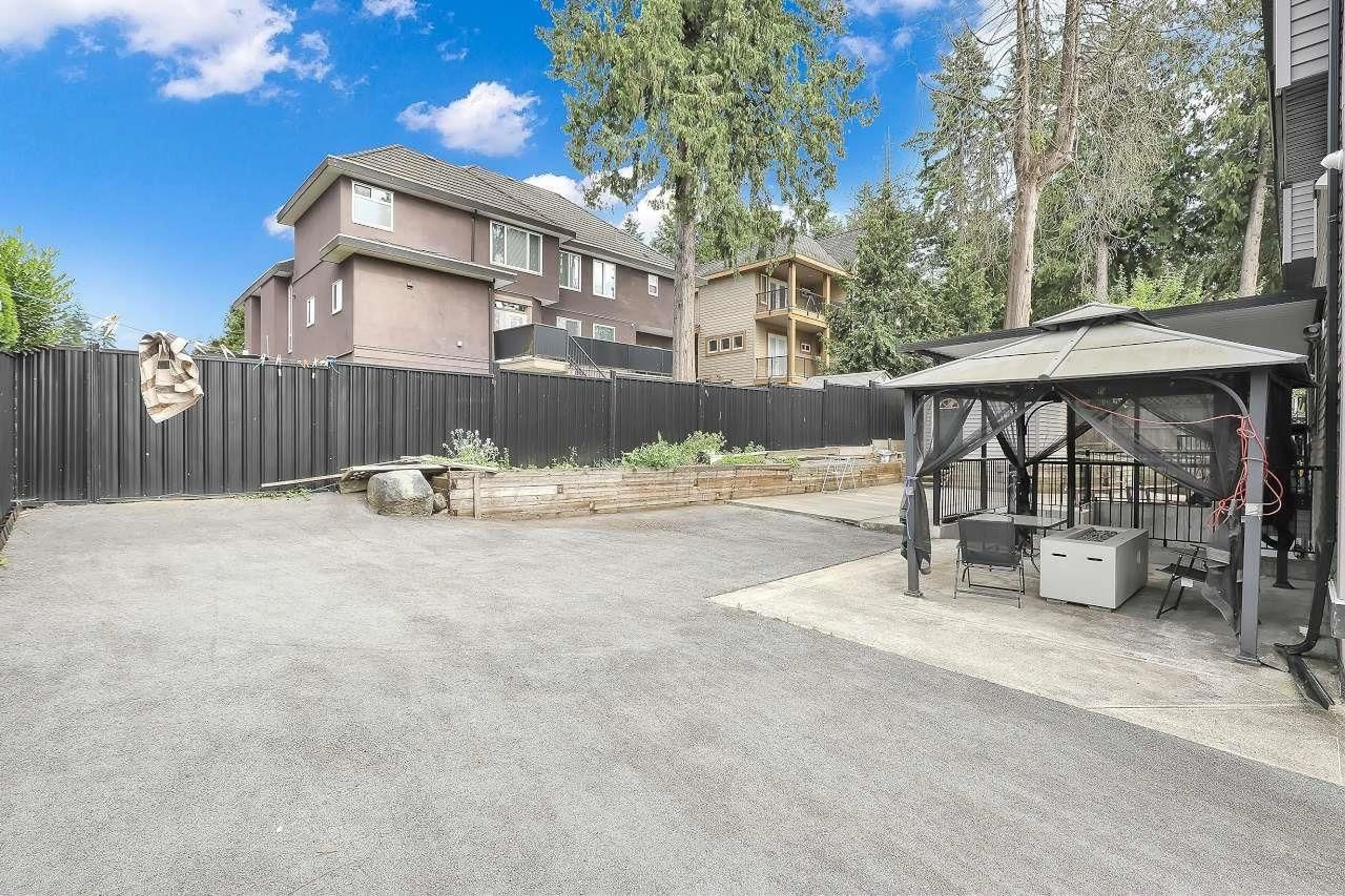 Patio, street for 10550 127, Surrey British Columbia V3V5K2