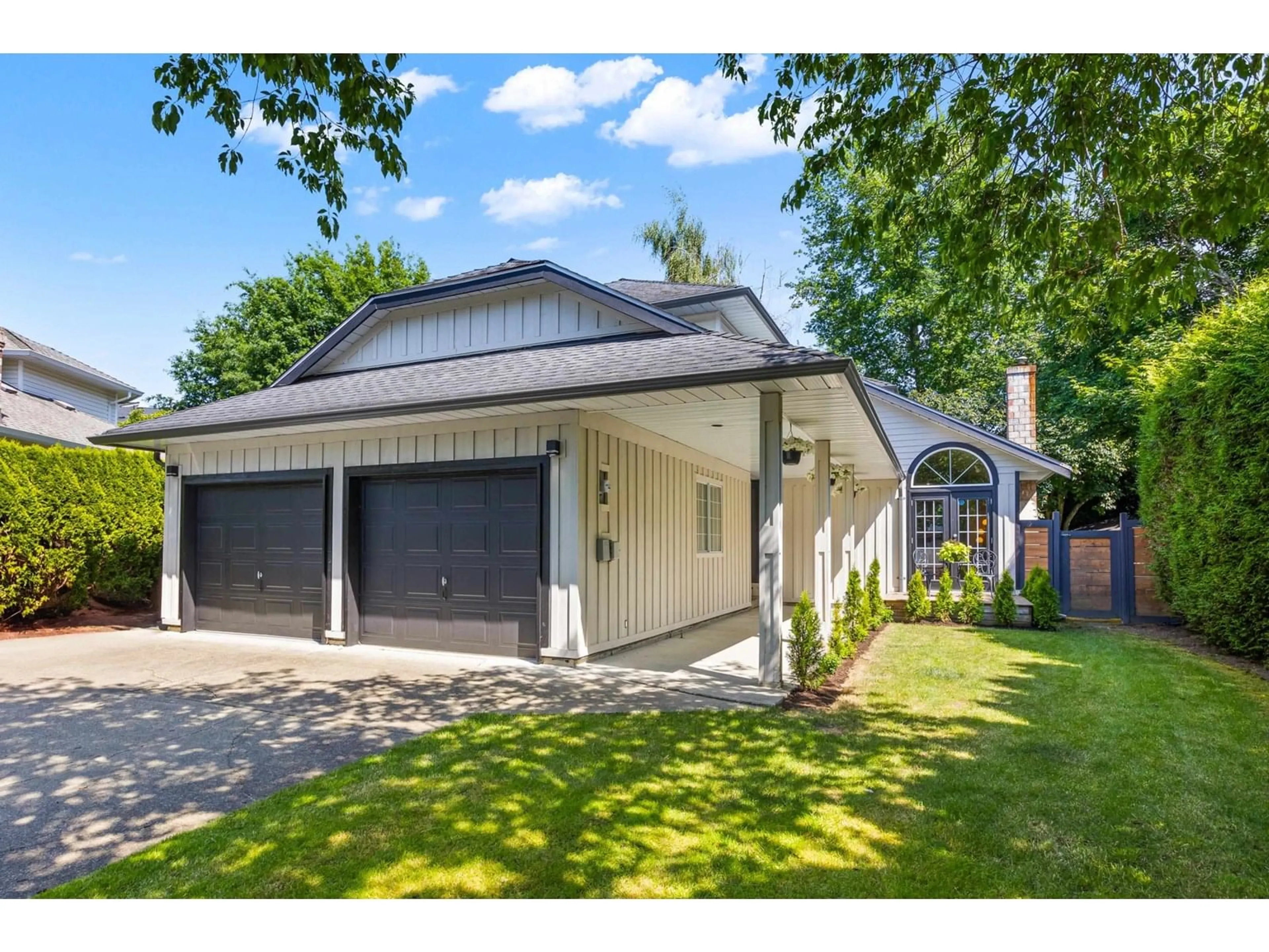 Indoor garage for 1614 143B, Surrey British Columbia V4A8M7
