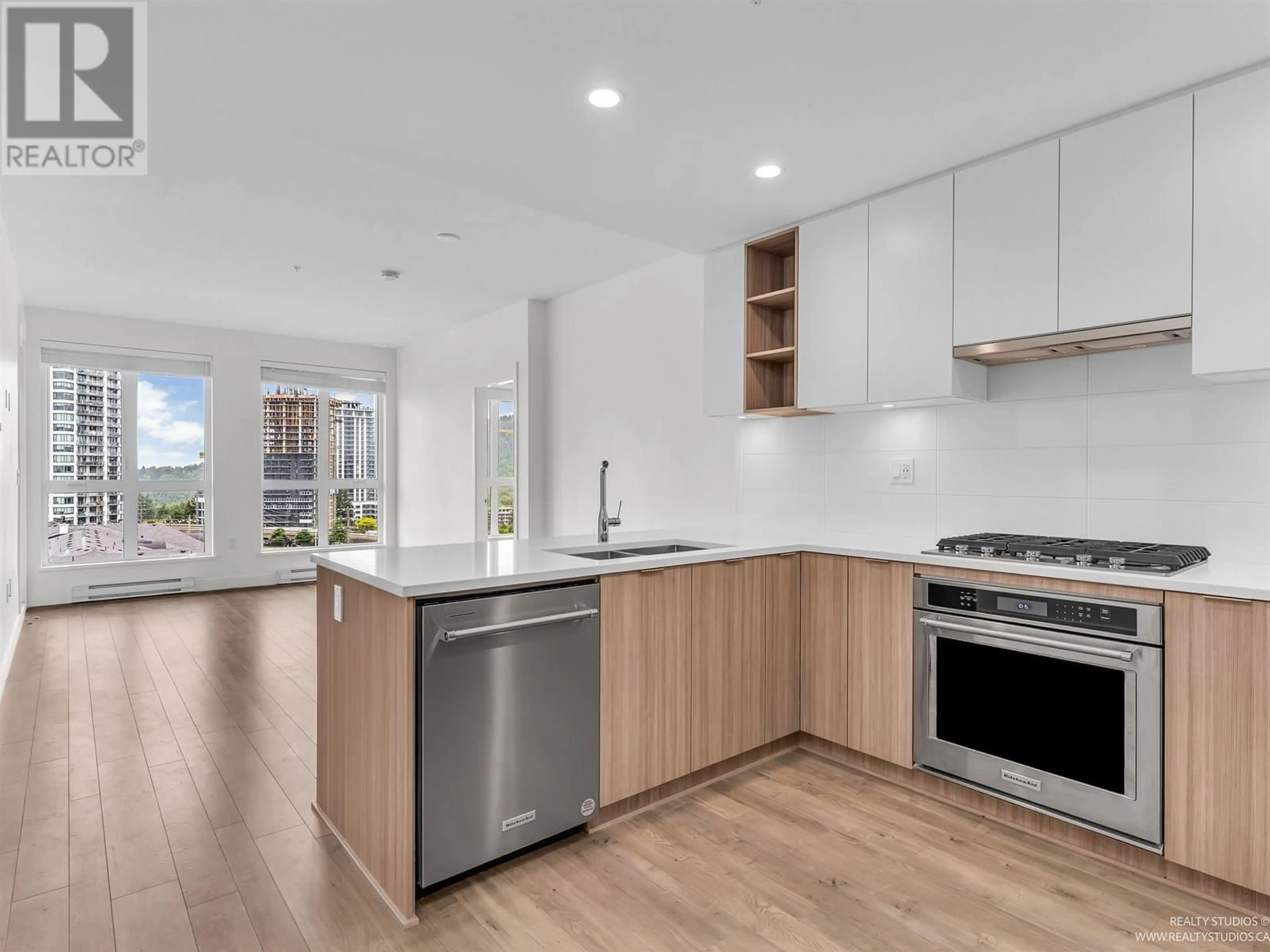 Open concept kitchen, wood/laminate floor for 605 - 750 DOGWOOD STREET, Coquitlam British Columbia V3J0K6
