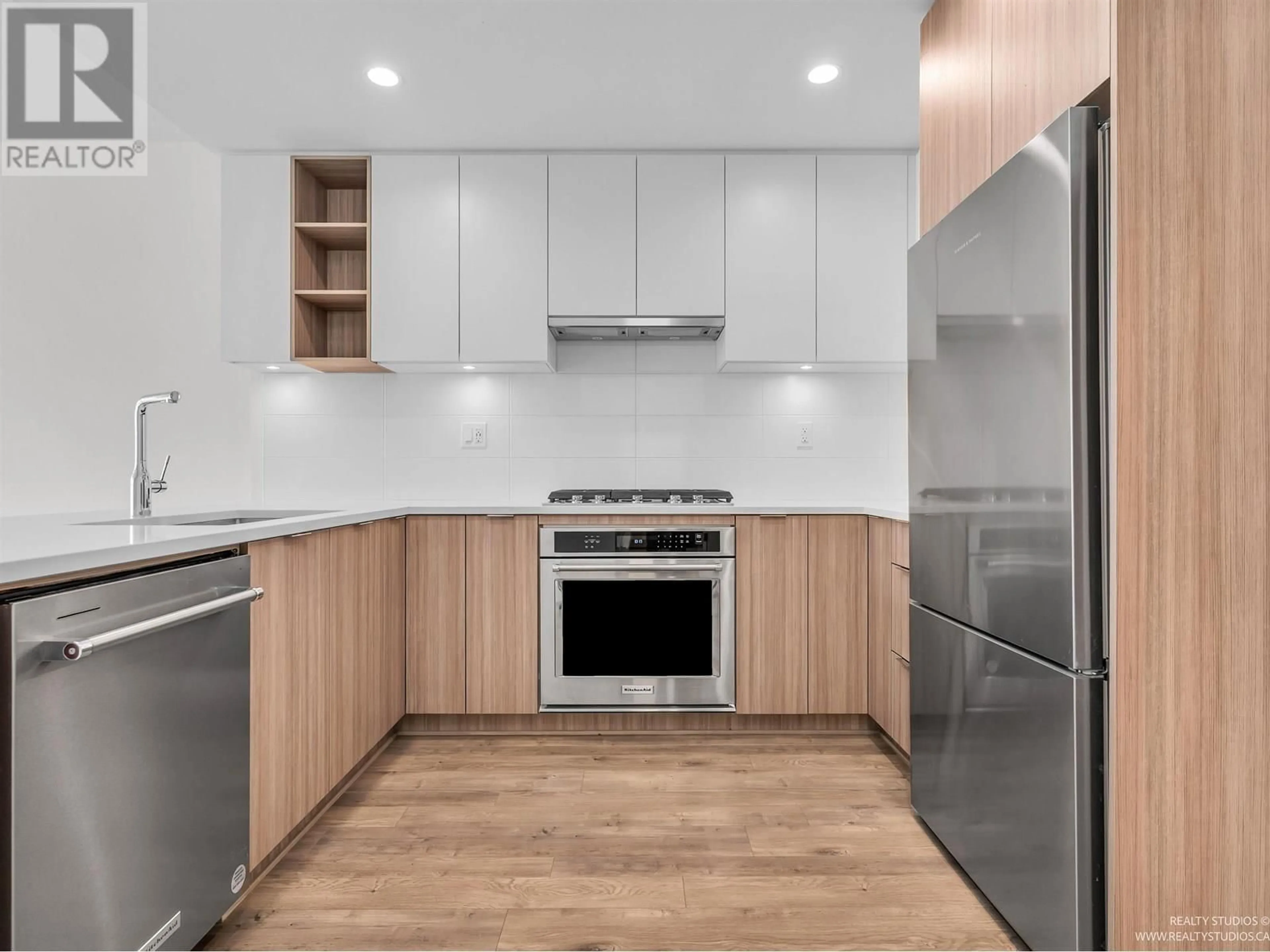 Standard kitchen, unknown for 605 - 750 DOGWOOD STREET, Coquitlam British Columbia V3J0K6