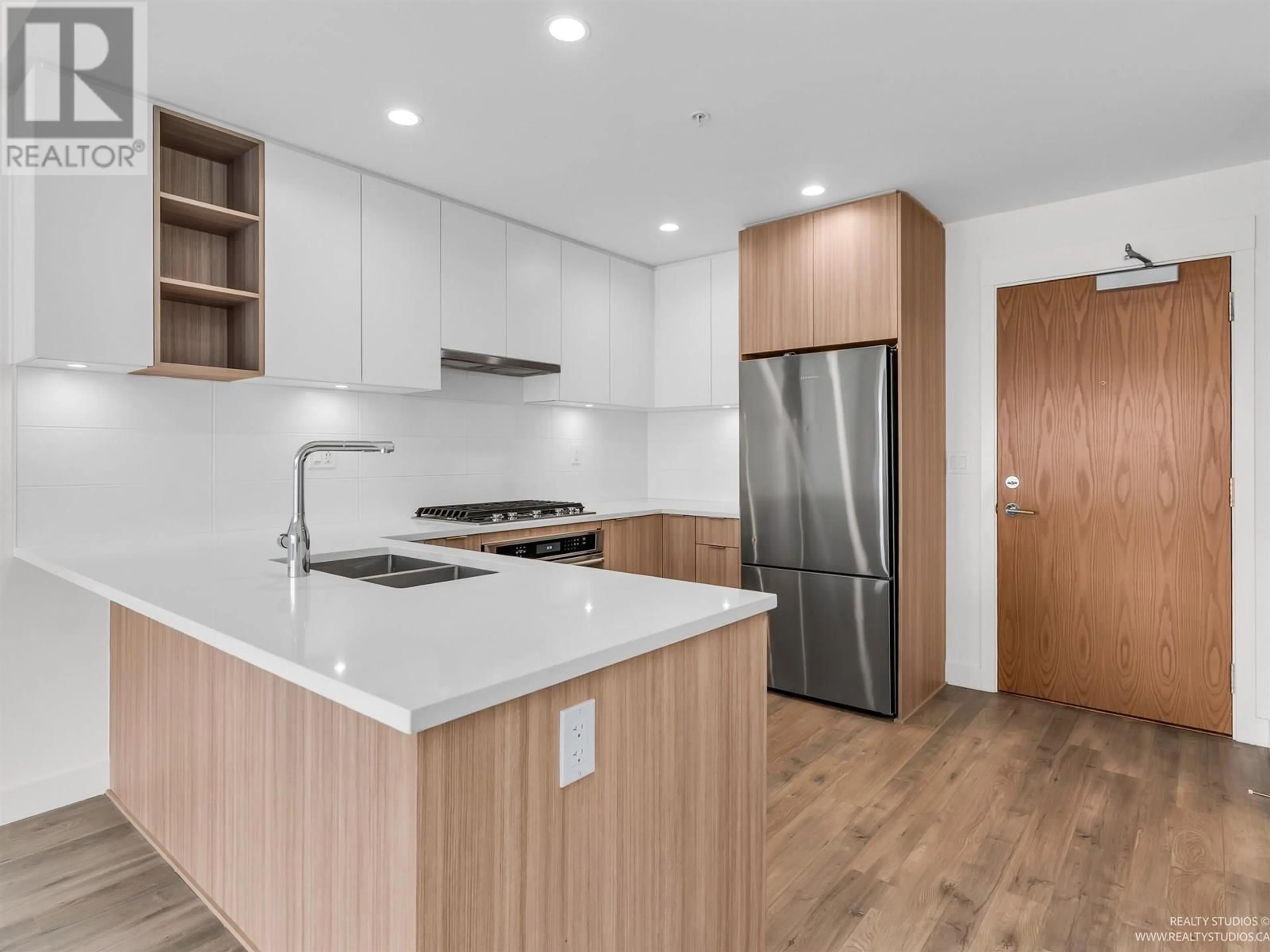 Open concept kitchen, wood/laminate floor for 605 - 750 DOGWOOD STREET, Coquitlam British Columbia V3J0K6