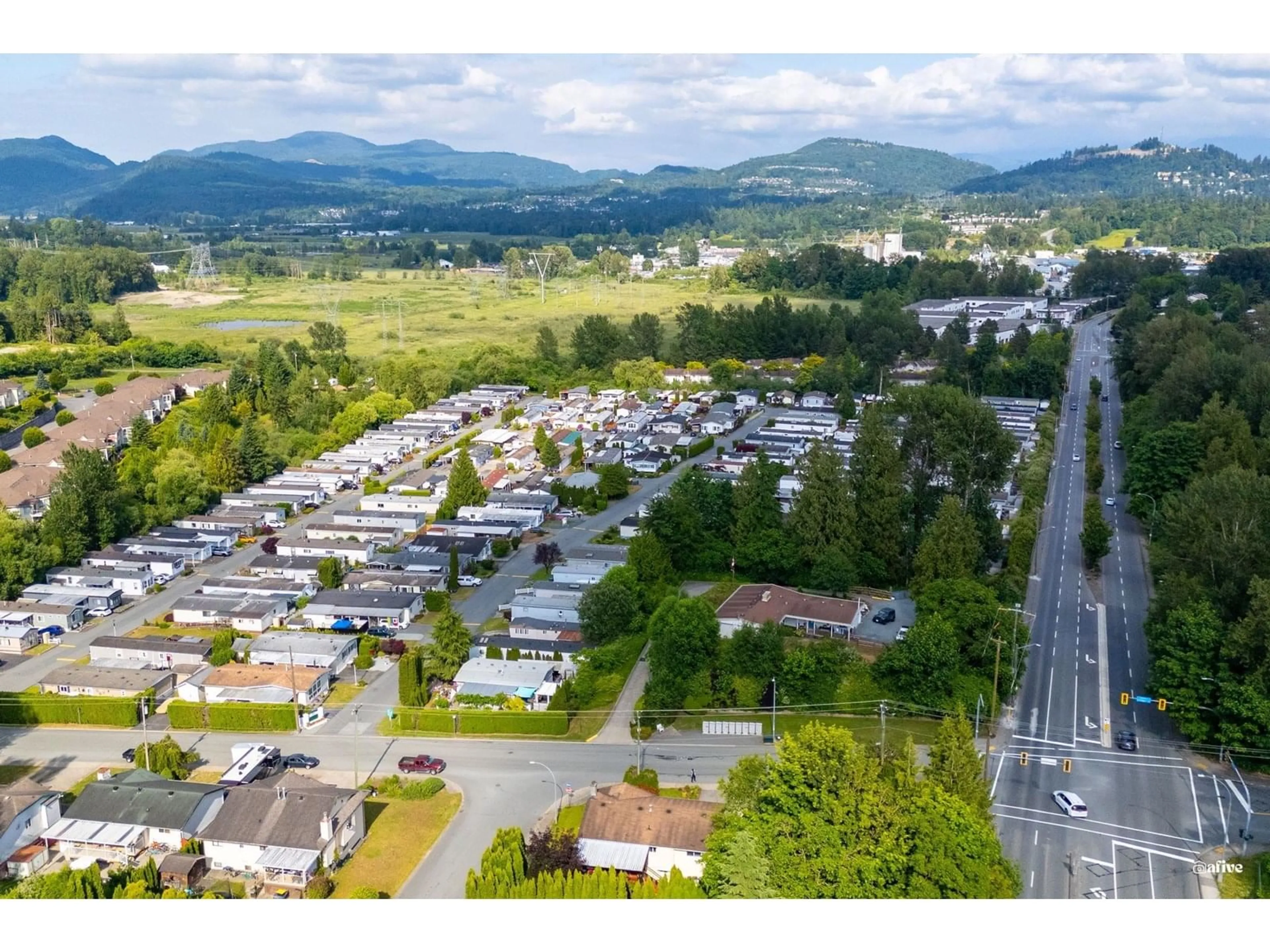 A pic from outside/outdoor area/front of a property/back of a property/a pic from drone, mountain view for 3271 HORN, Abbotsford British Columbia V2S7B8