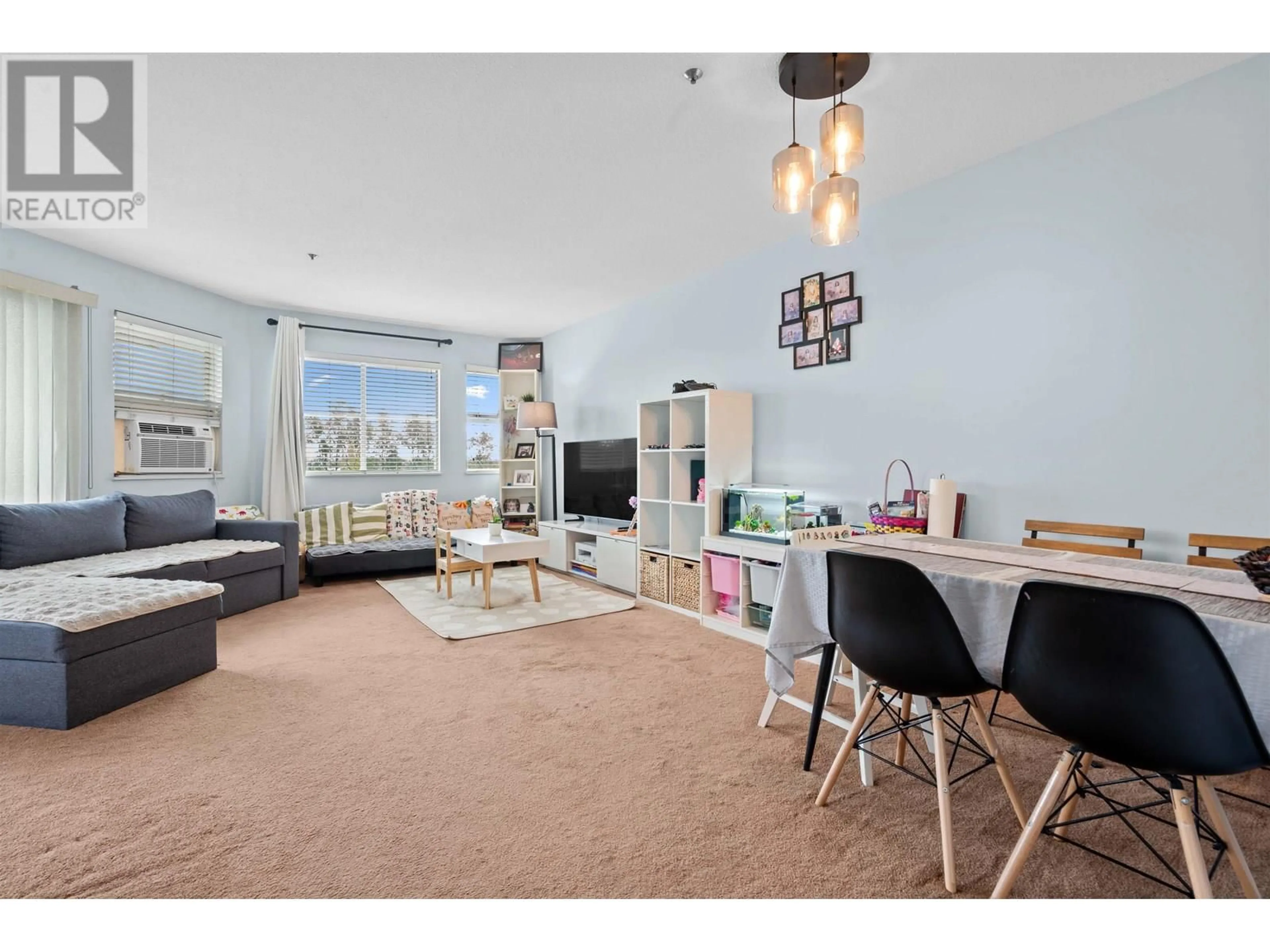 Living room with furniture, unknown for 103 - 918 RODERICK AVENUE, Coquitlam British Columbia V3K1R1