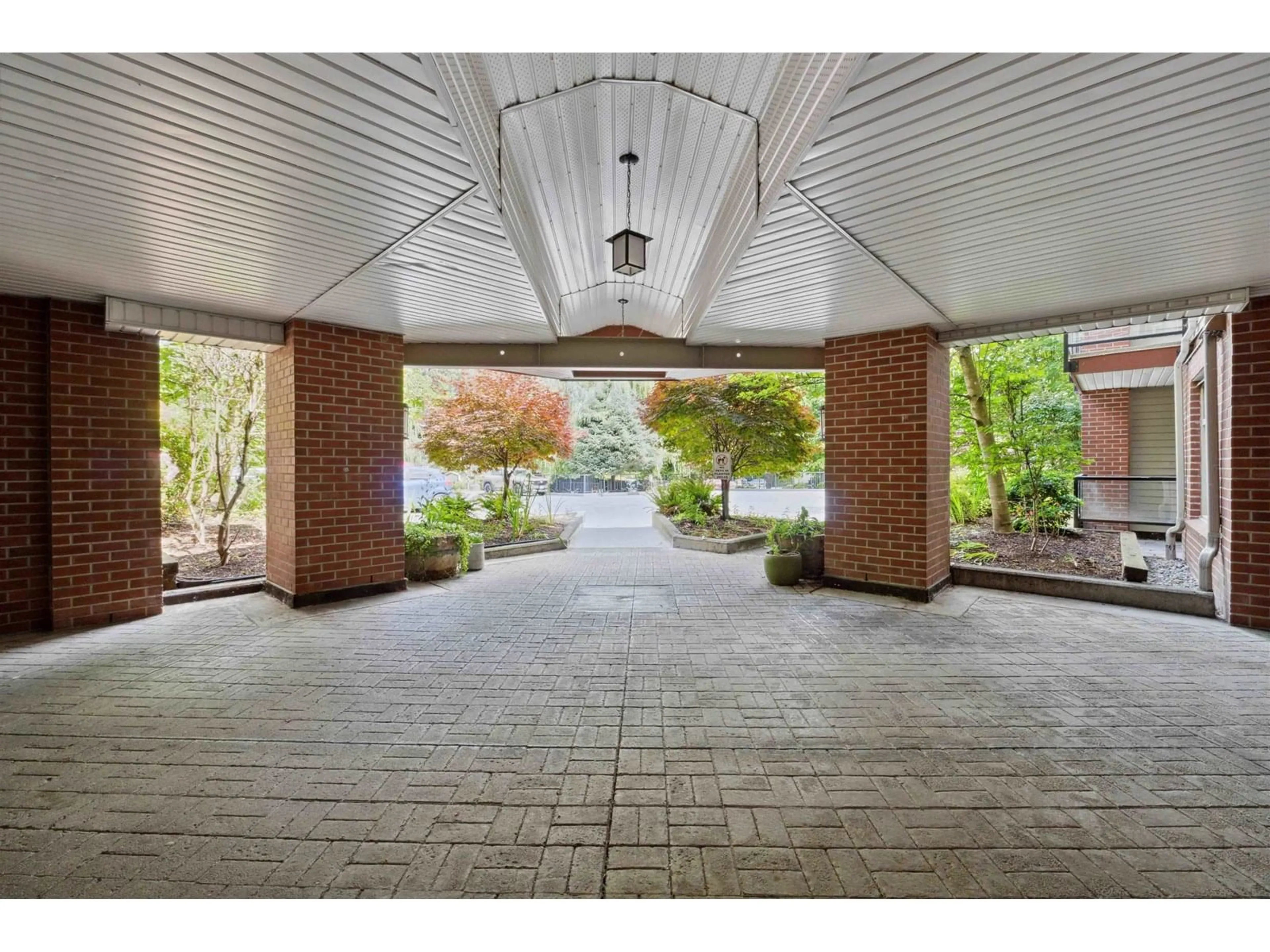 Indoor foyer for 334 - 2233 MCKENZIE, Abbotsford British Columbia V2S4A1
