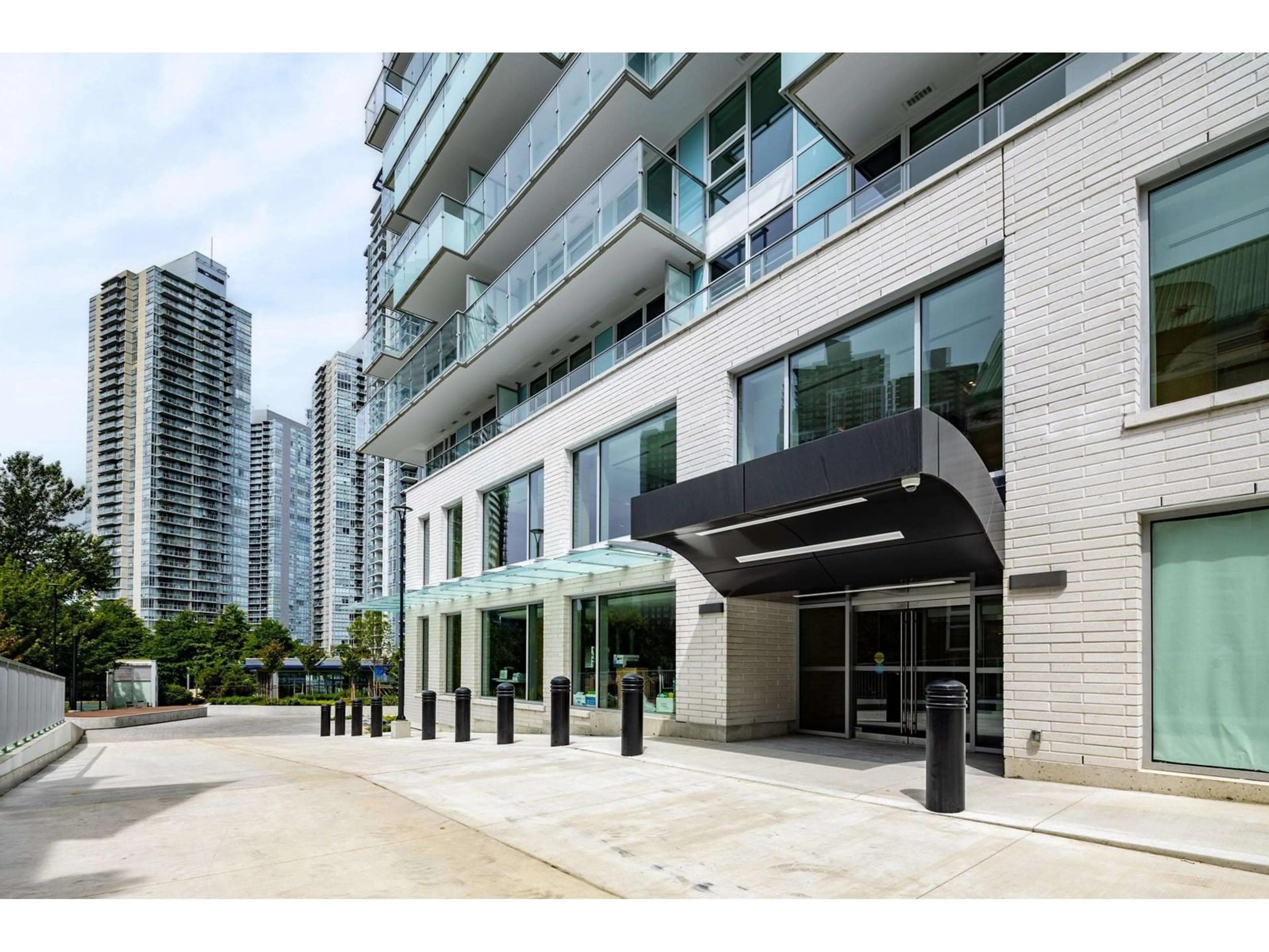 Indoor foyer for 2810 - 13768 100, Surrey British Columbia V3T0V2