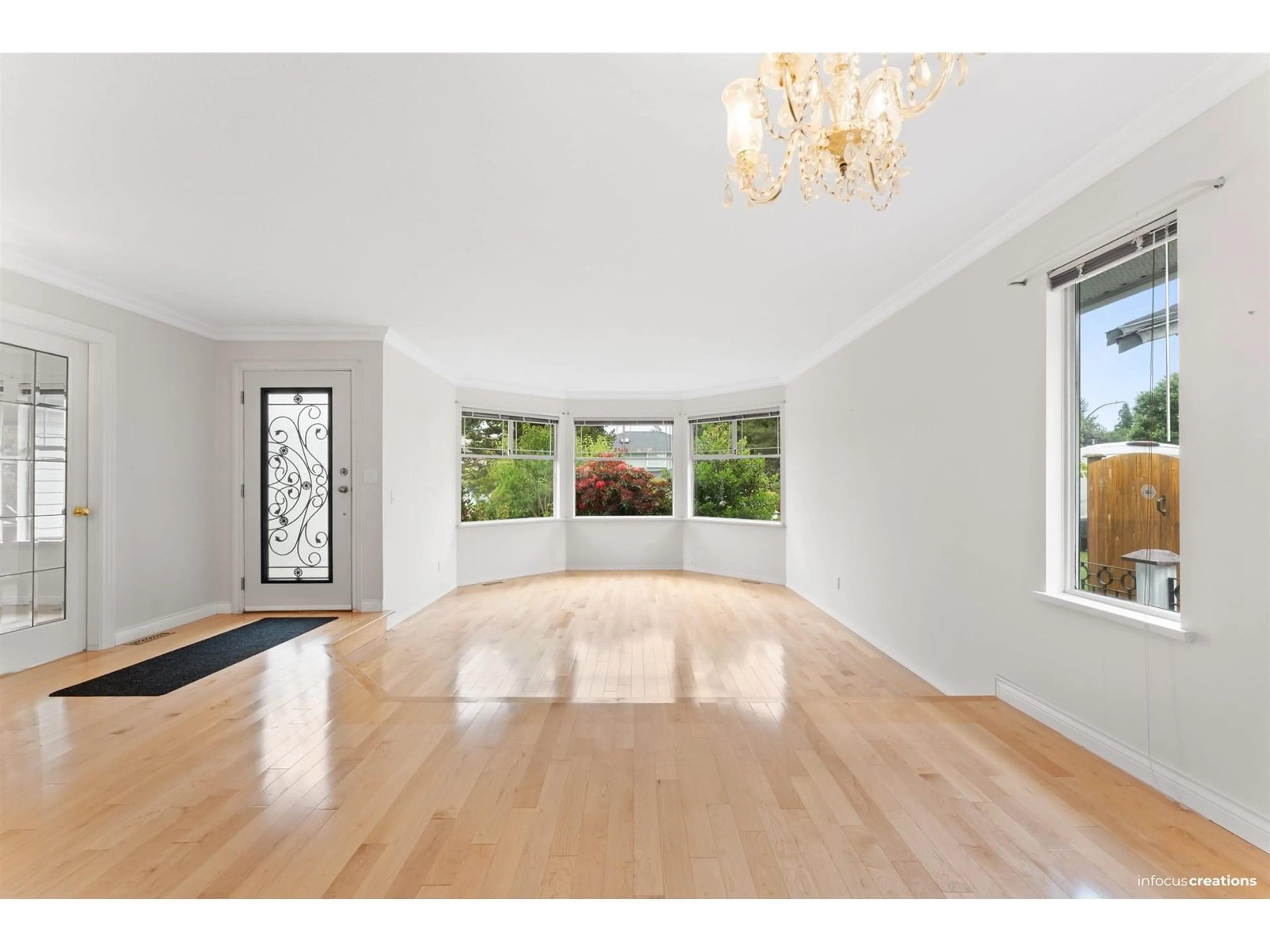 Indoor foyer for 9393 160A, Surrey British Columbia V4N2P4