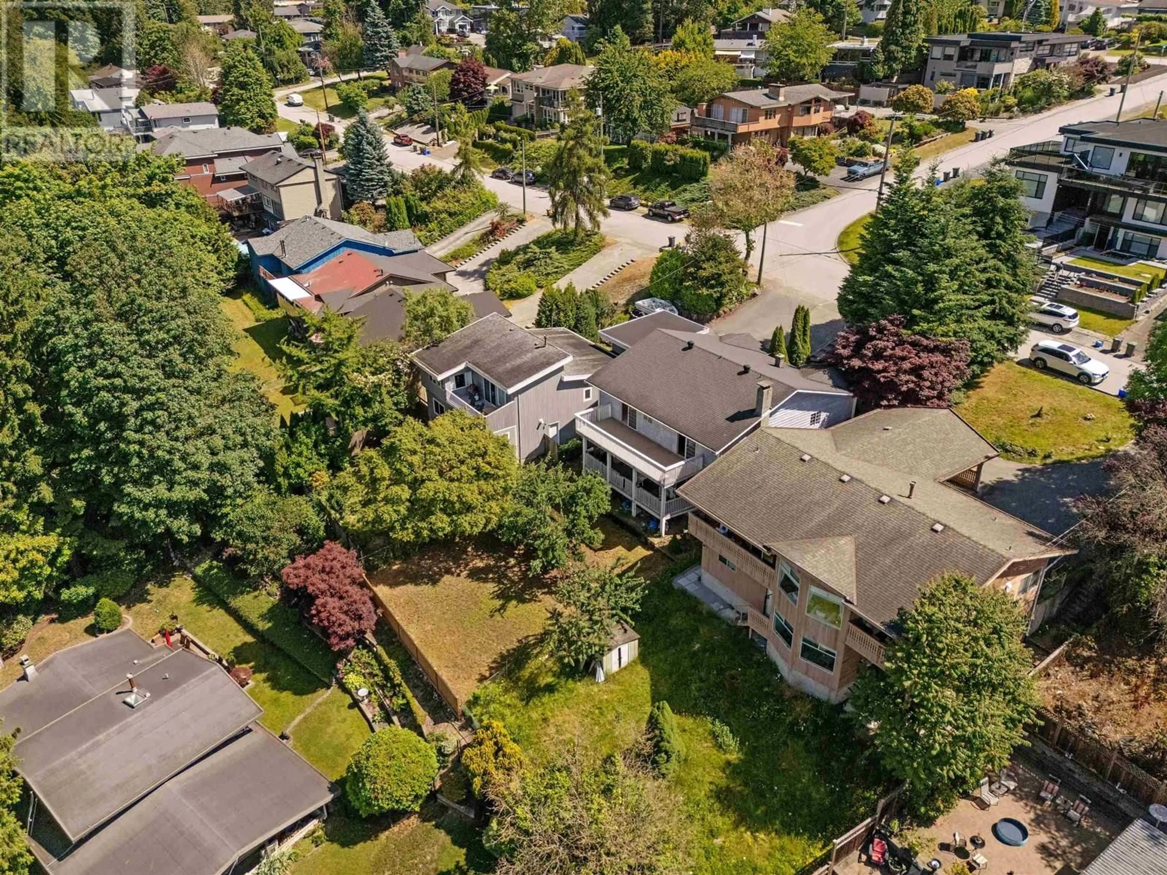 A pic from outside/outdoor area/front of a property/back of a property/a pic from drone, street for 240 MONTGOMERY STREET, Coquitlam British Columbia V3K5E8