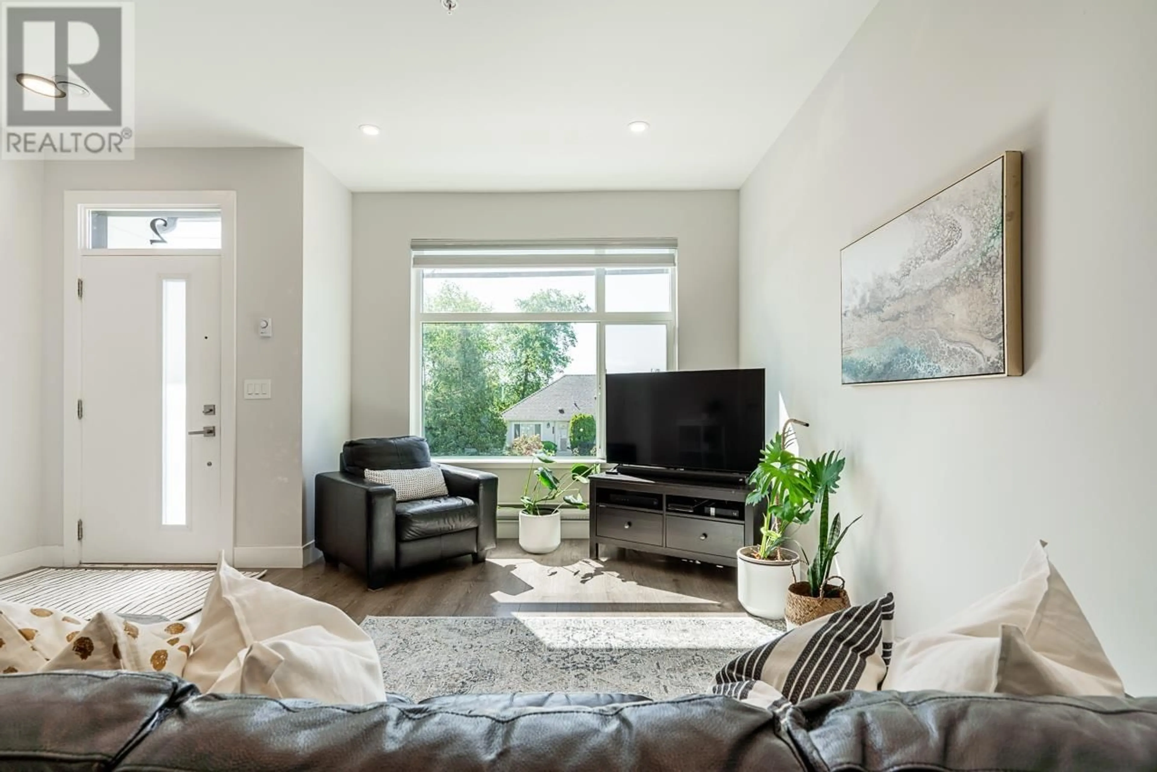 Living room with furniture, unknown for 2 - 1211 EIGHTH AVENUE, New Westminster British Columbia V3M2R8
