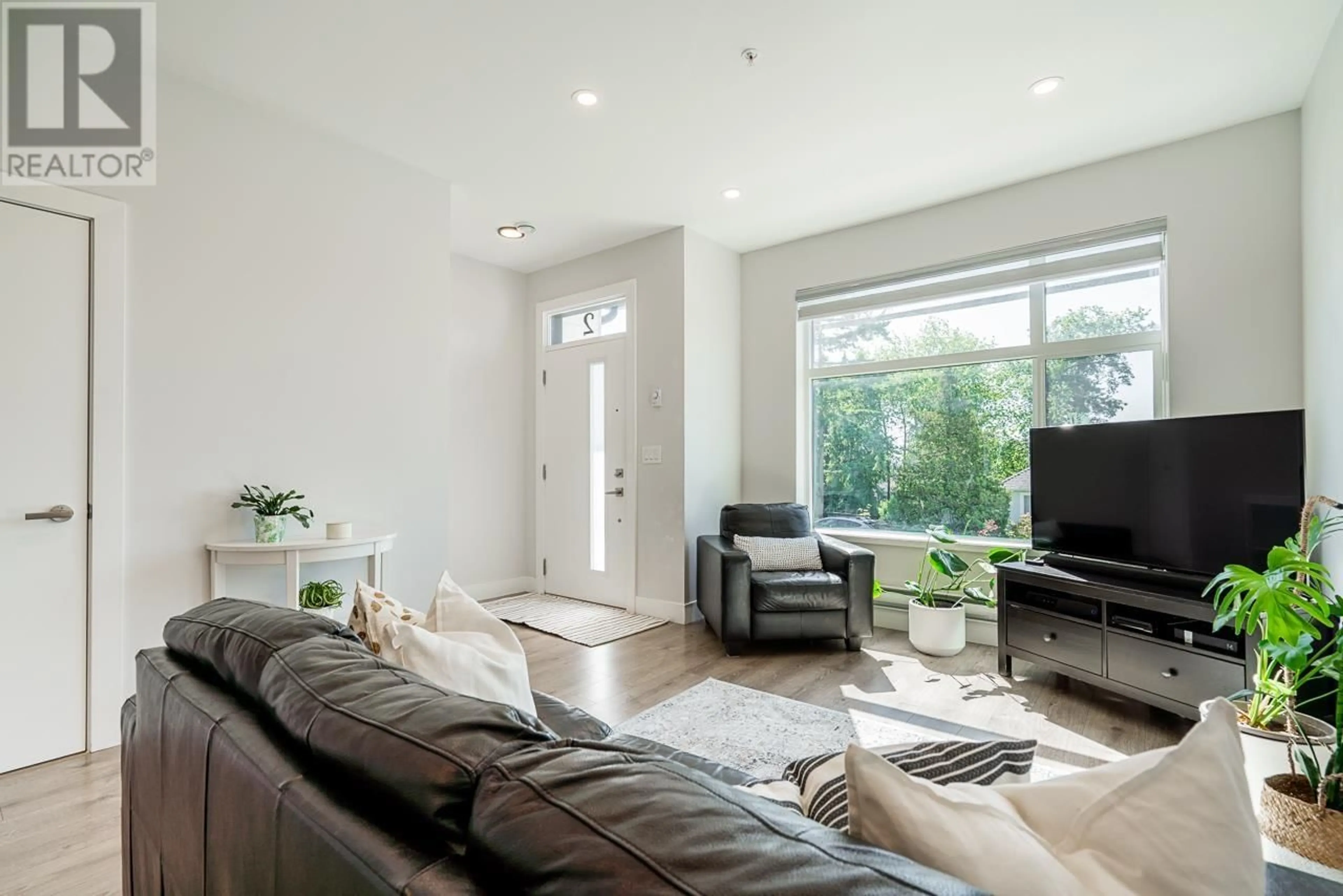 Living room with furniture, unknown for 2 - 1211 EIGHTH AVENUE, New Westminster British Columbia V3M2R8