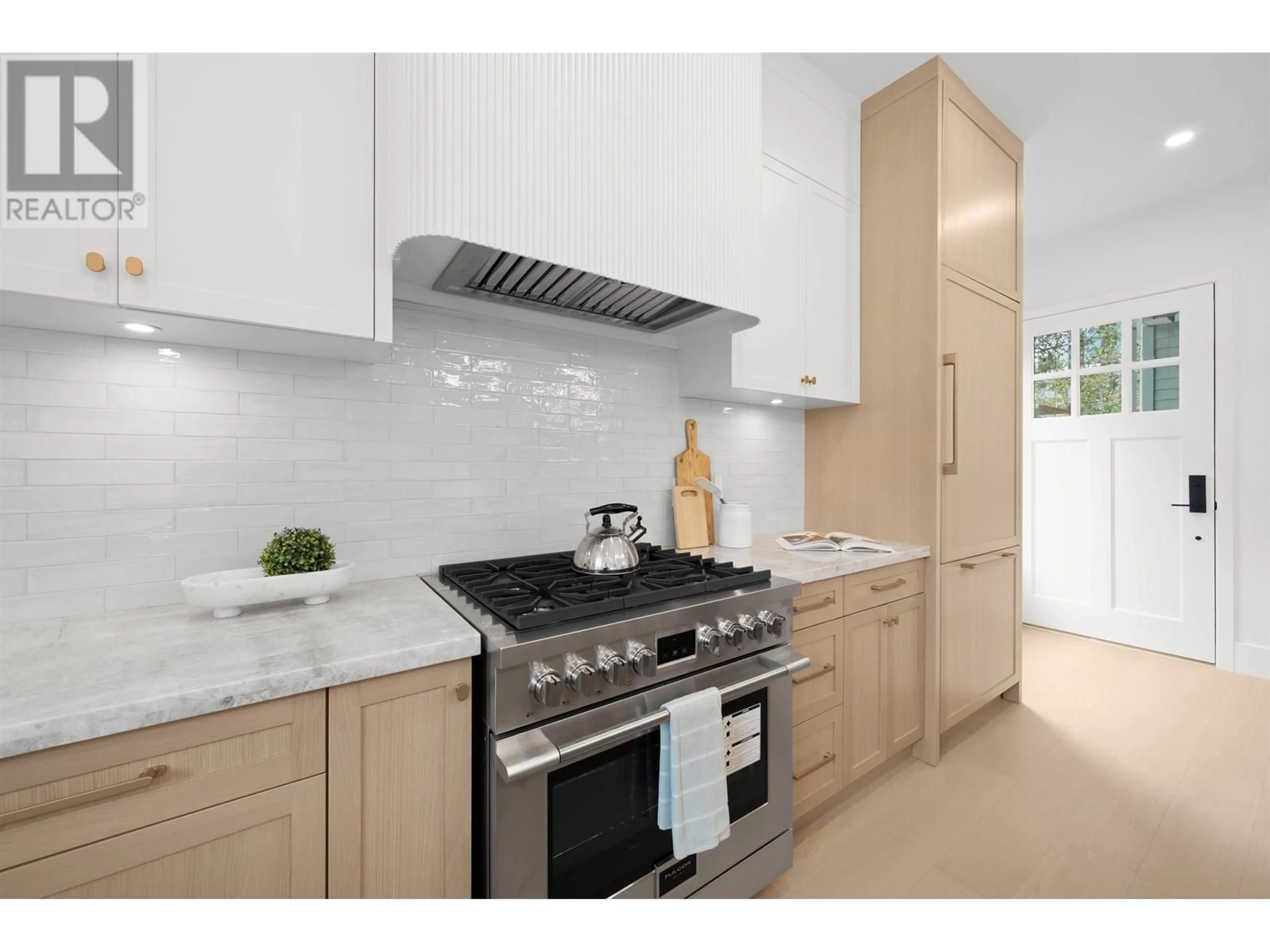 Standard kitchen, ceramic/tile floor for 2 - 865 23RD AVENUE, Vancouver British Columbia V5V1Y3