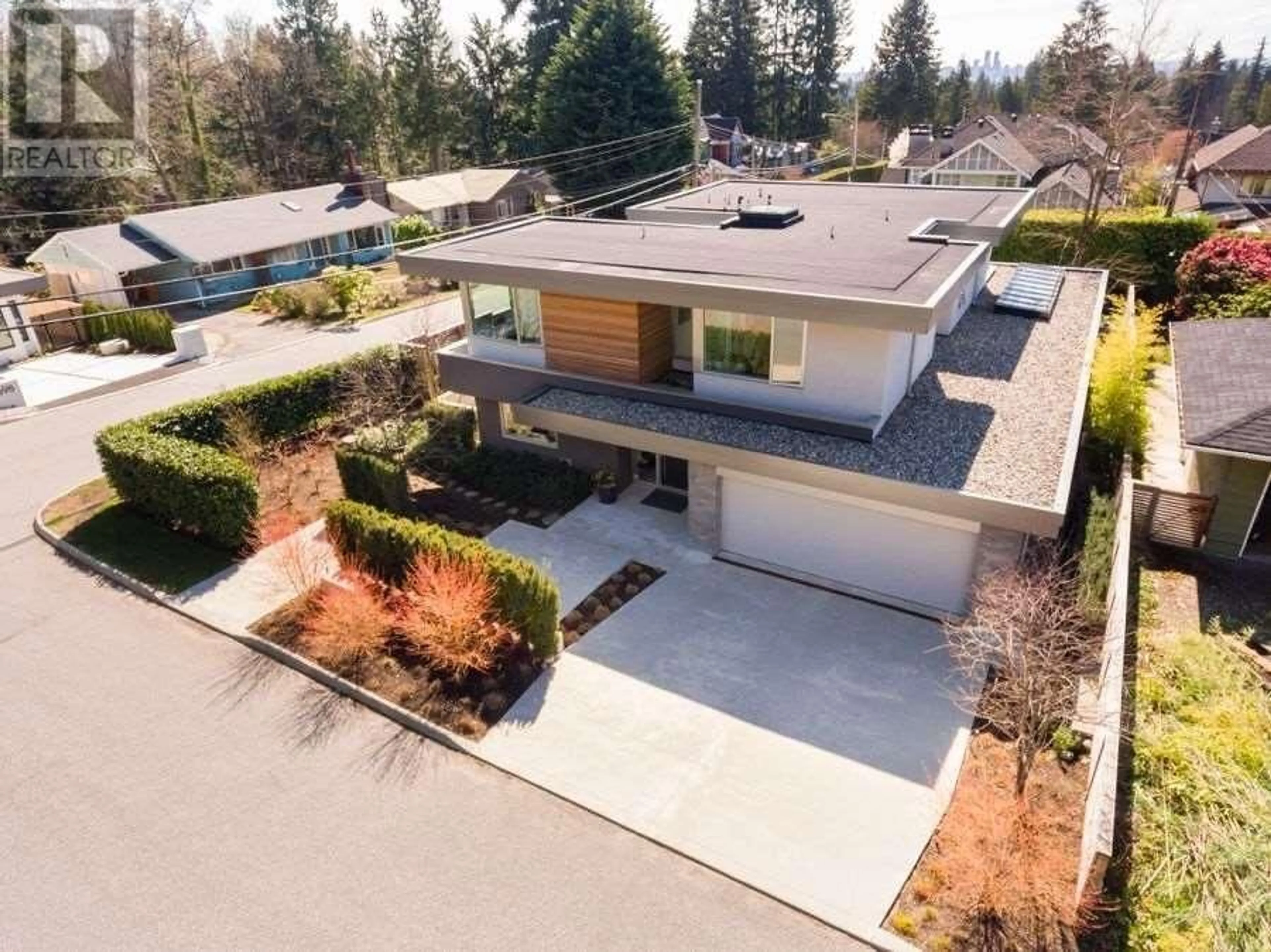 A pic from outside/outdoor area/front of a property/back of a property/a pic from drone, street for 903 LEOVISTA AVENUE, North Vancouver British Columbia V7R1R1