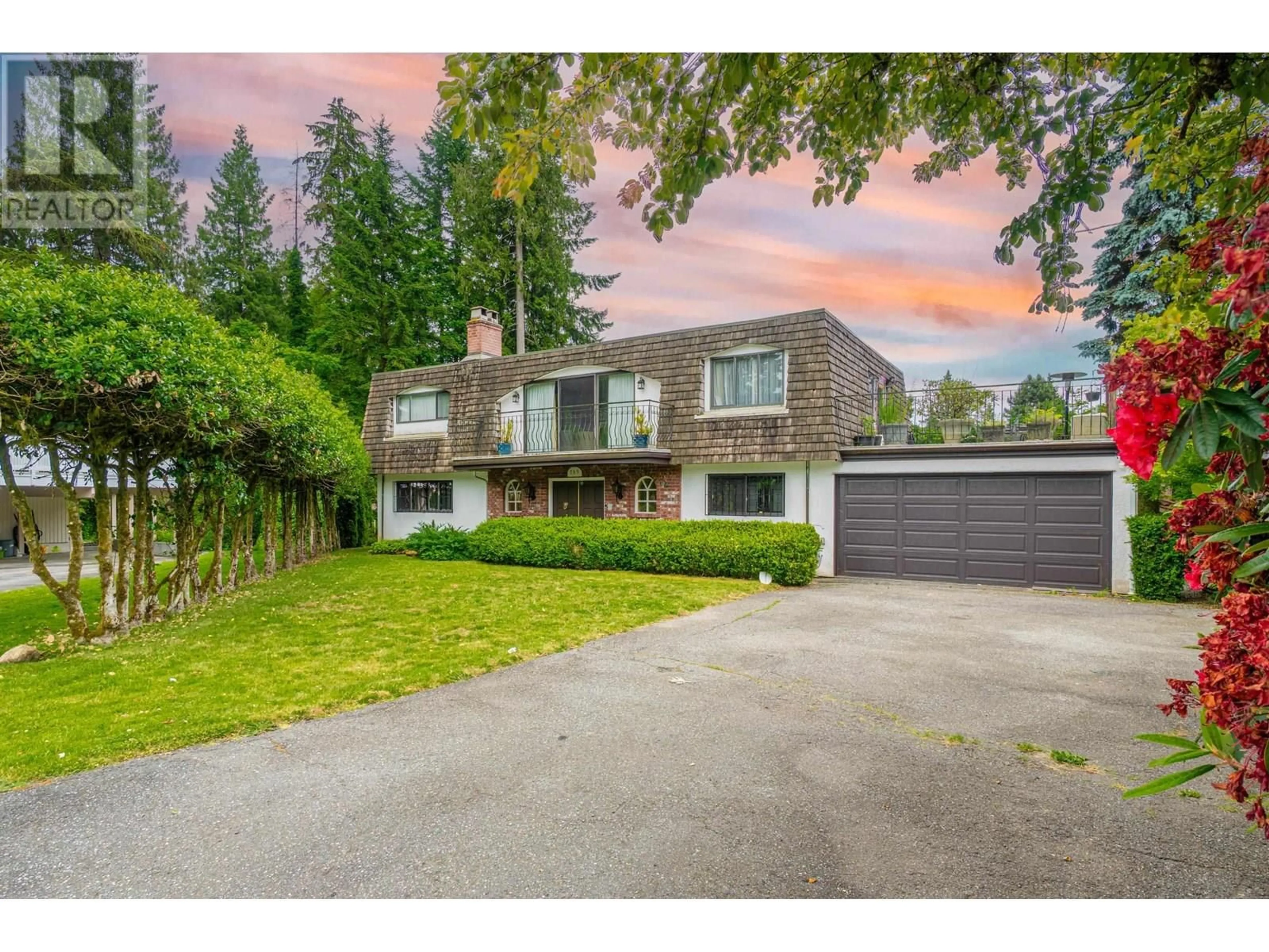 A pic from outside/outdoor area/front of a property/back of a property/a pic from drone, street for 759 VINEDALE ROAD, North Vancouver British Columbia V7K1A1