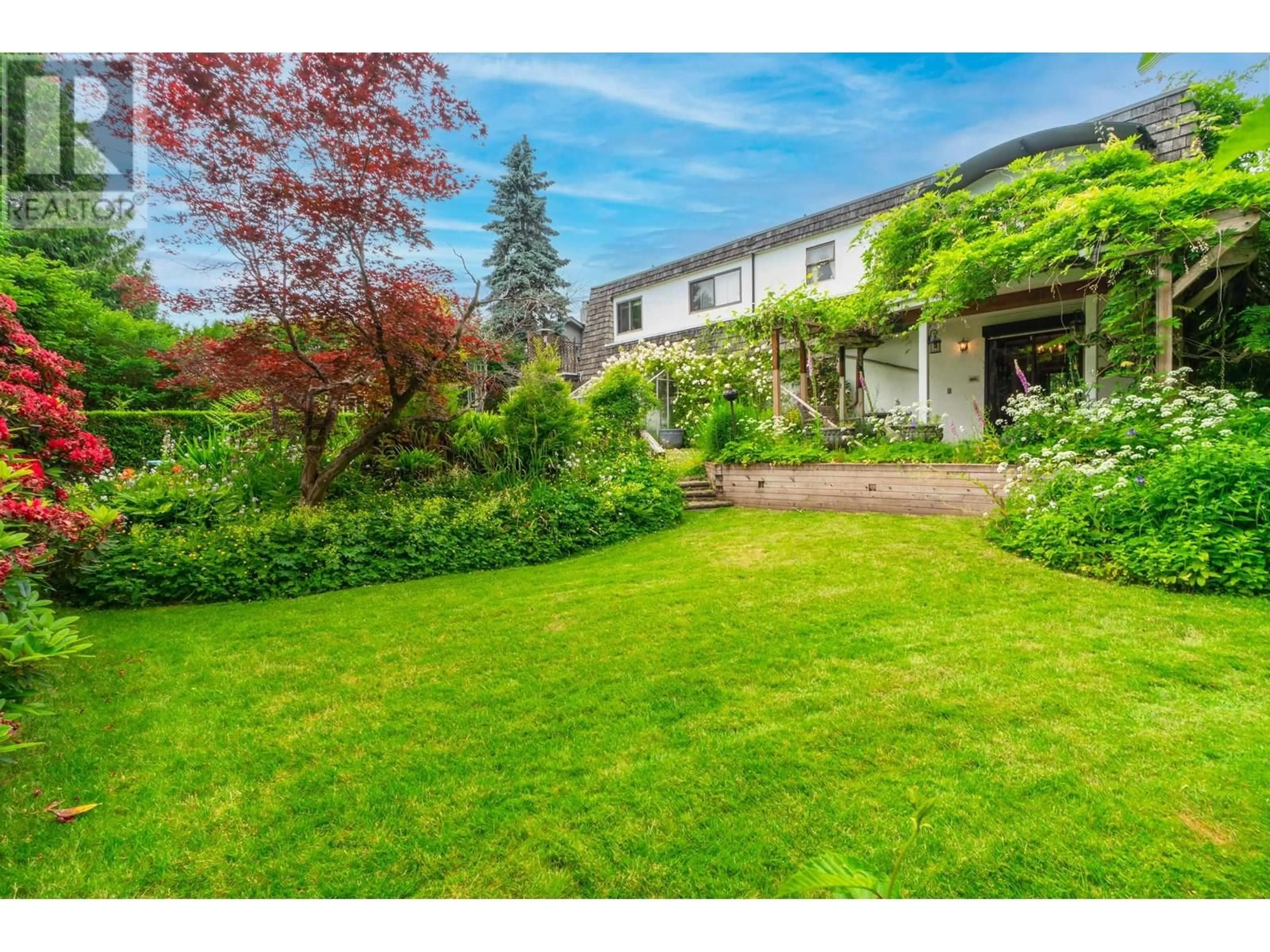 A pic from outside/outdoor area/front of a property/back of a property/a pic from drone, street for 759 VINEDALE ROAD, North Vancouver British Columbia V7K1A1