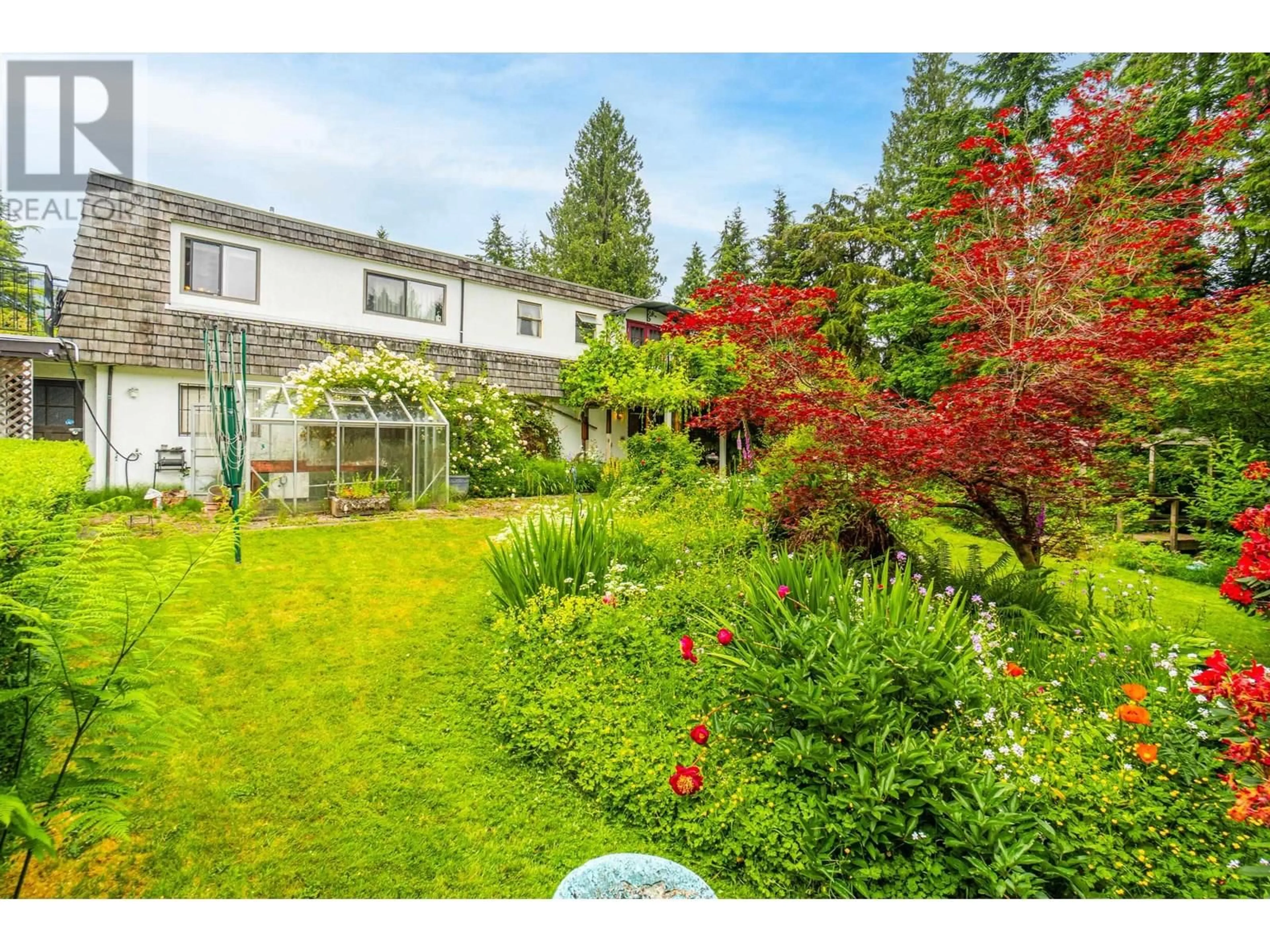 A pic from outside/outdoor area/front of a property/back of a property/a pic from drone, mountain view for 759 VINEDALE ROAD, North Vancouver British Columbia V7K1A1