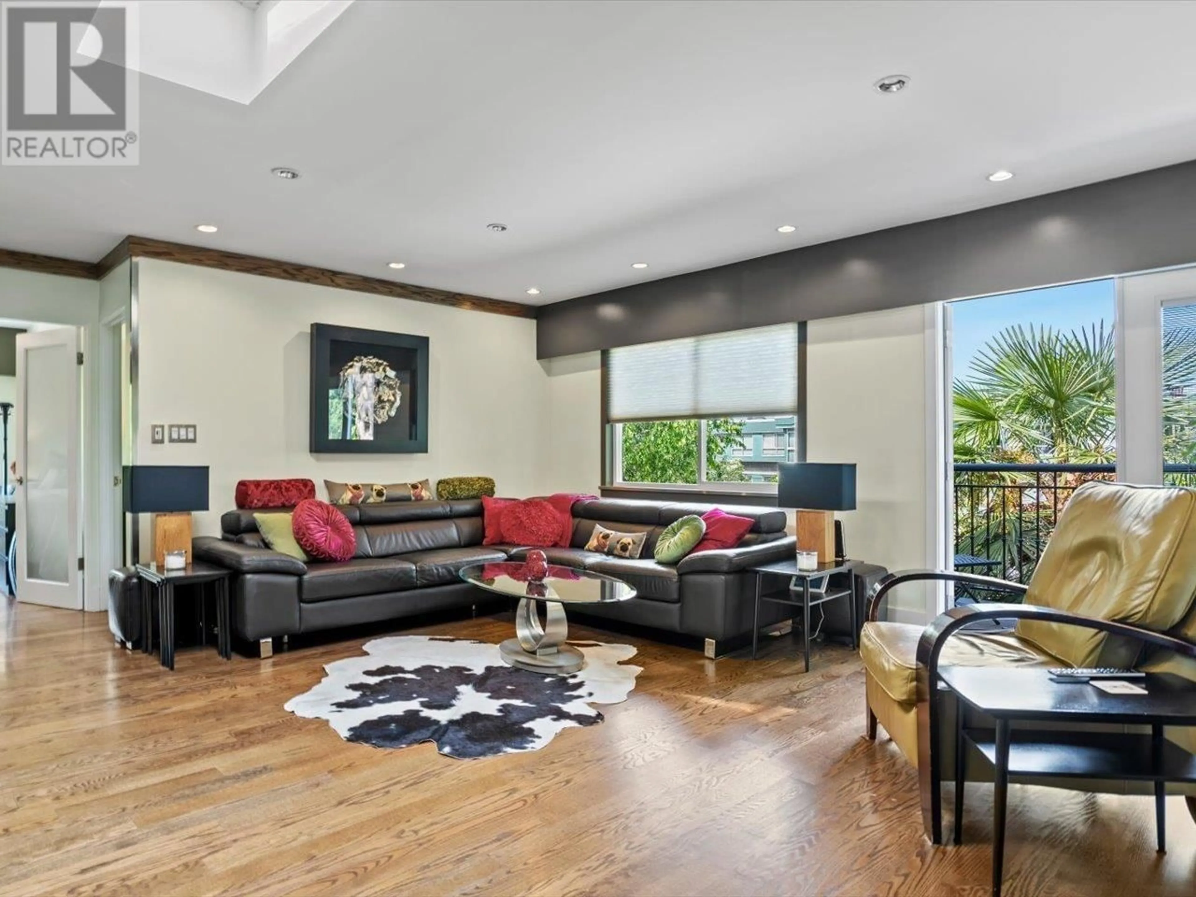 Living room with furniture, unknown for 2205 MCGILL STREET, Vancouver British Columbia V5L1C3