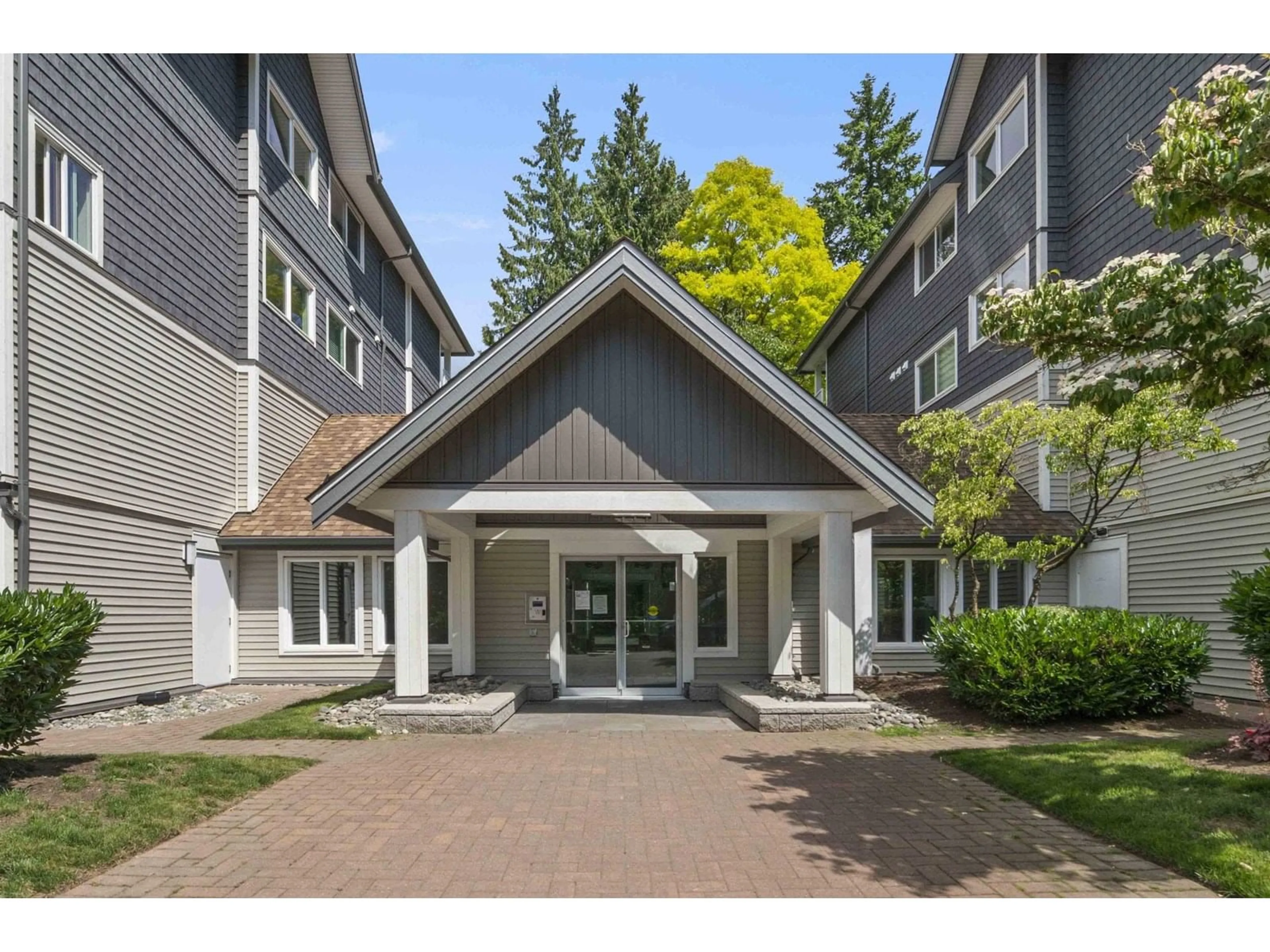 Indoor foyer for 109 - 9650 148TH, Surrey British Columbia V3R0W2
