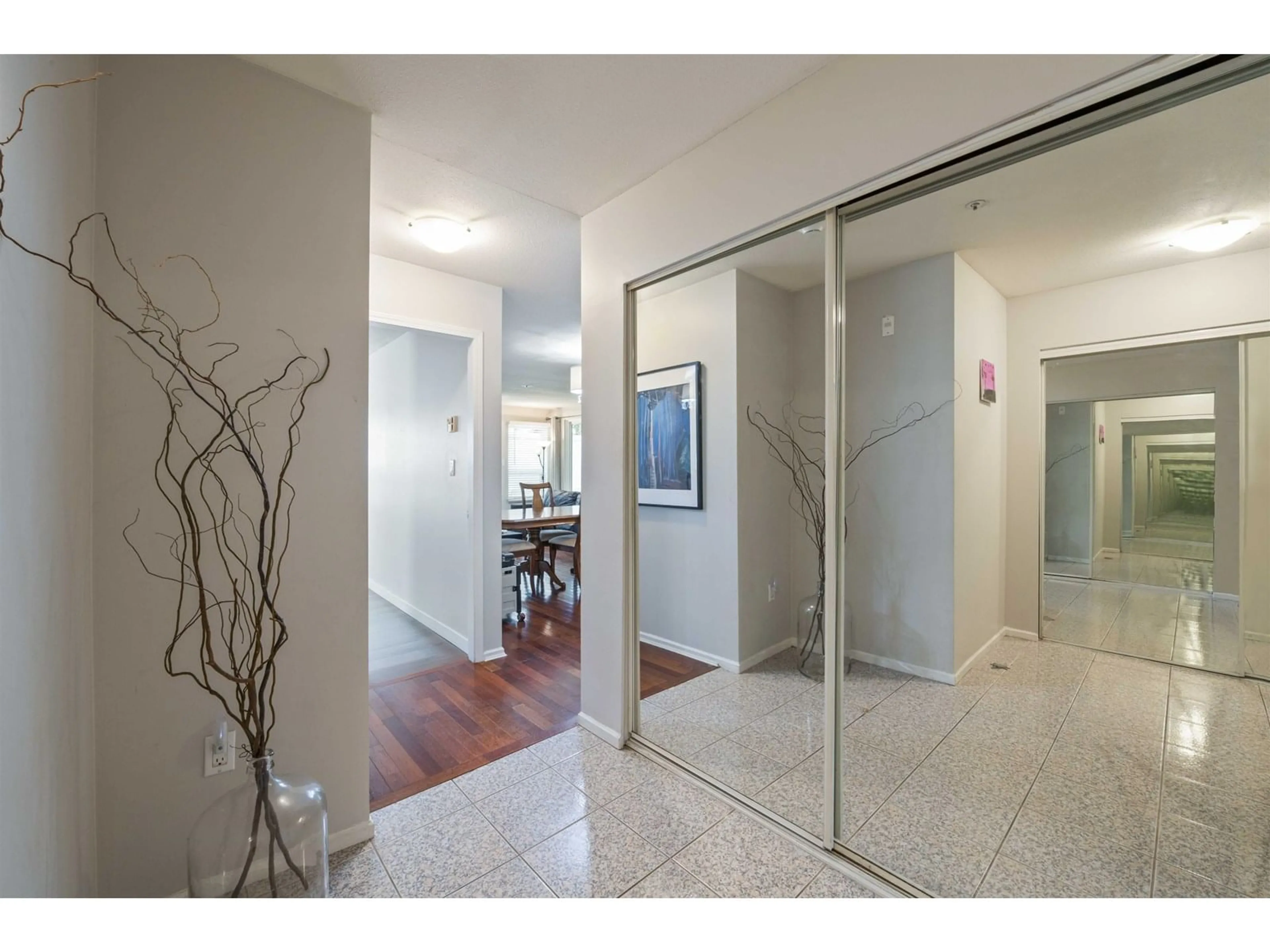 Indoor entryway for 109 - 9650 148TH, Surrey British Columbia V3R0W2