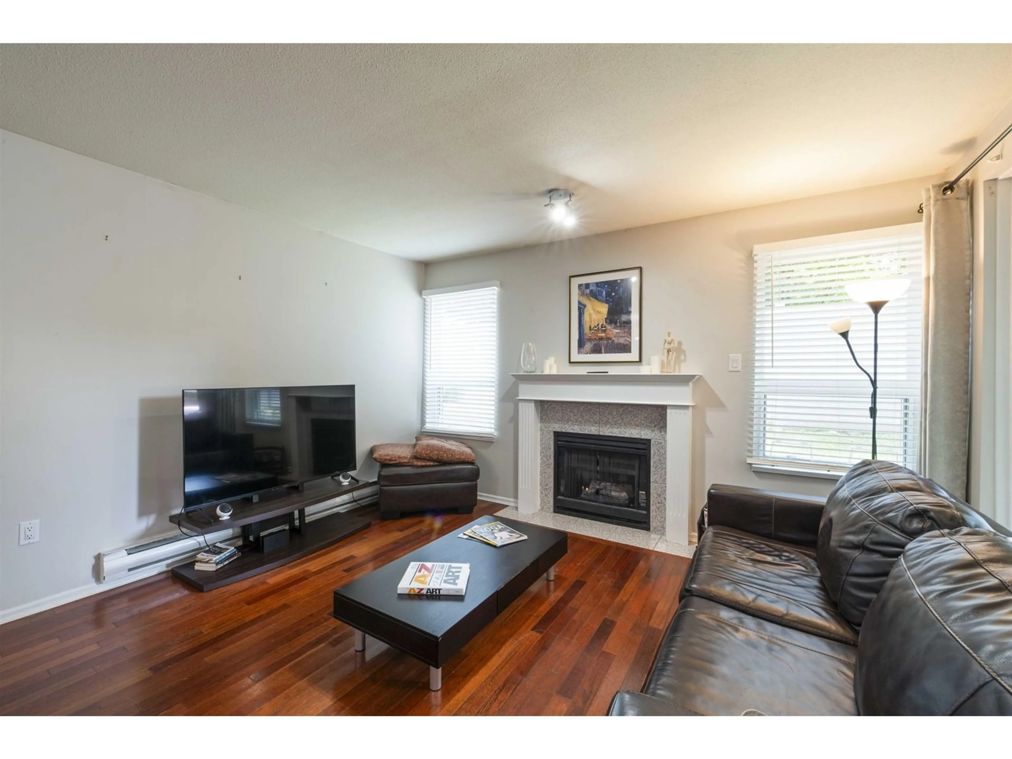 Living room with furniture, wood/laminate floor for 109 - 9650 148TH, Surrey British Columbia V3R0W2