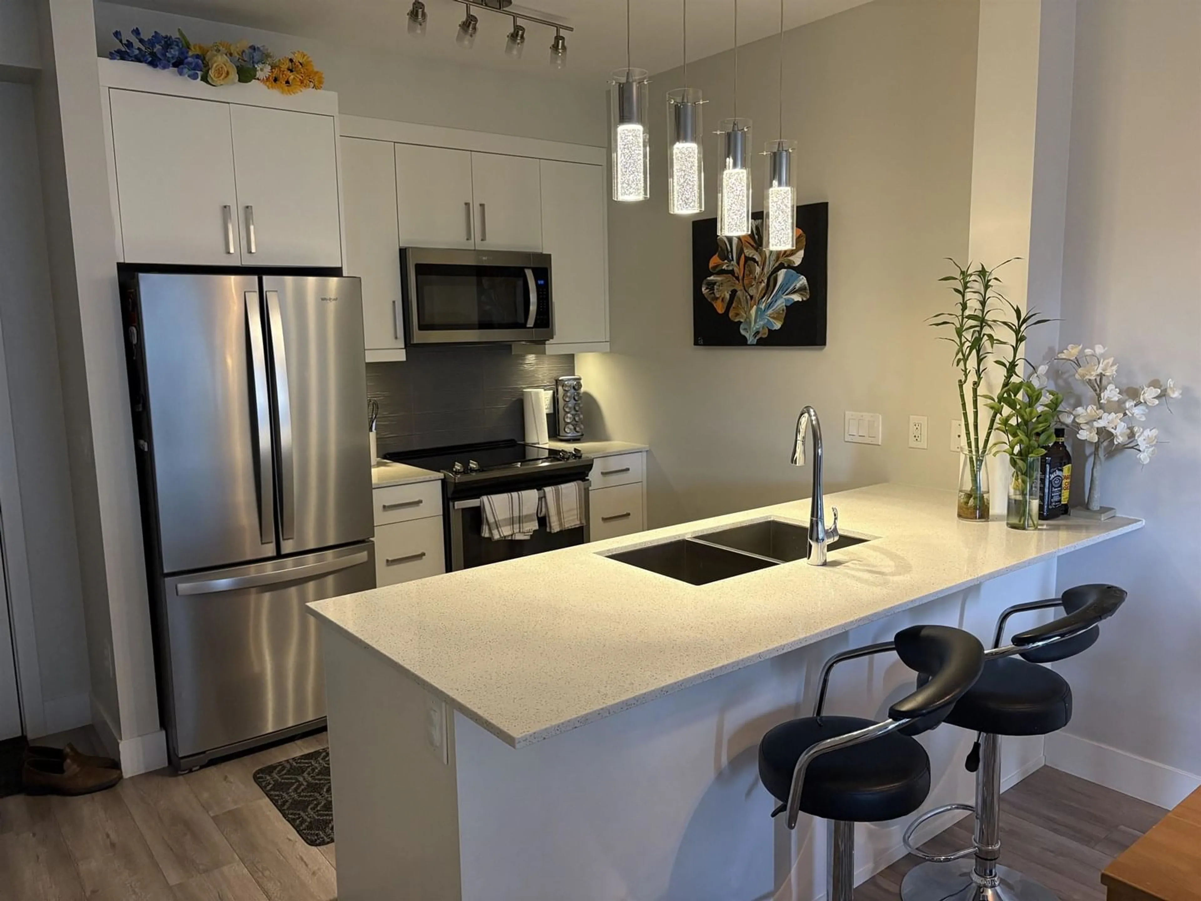 Open concept kitchen, unknown for 413 - 9015 120, Delta British Columbia V4C6R7