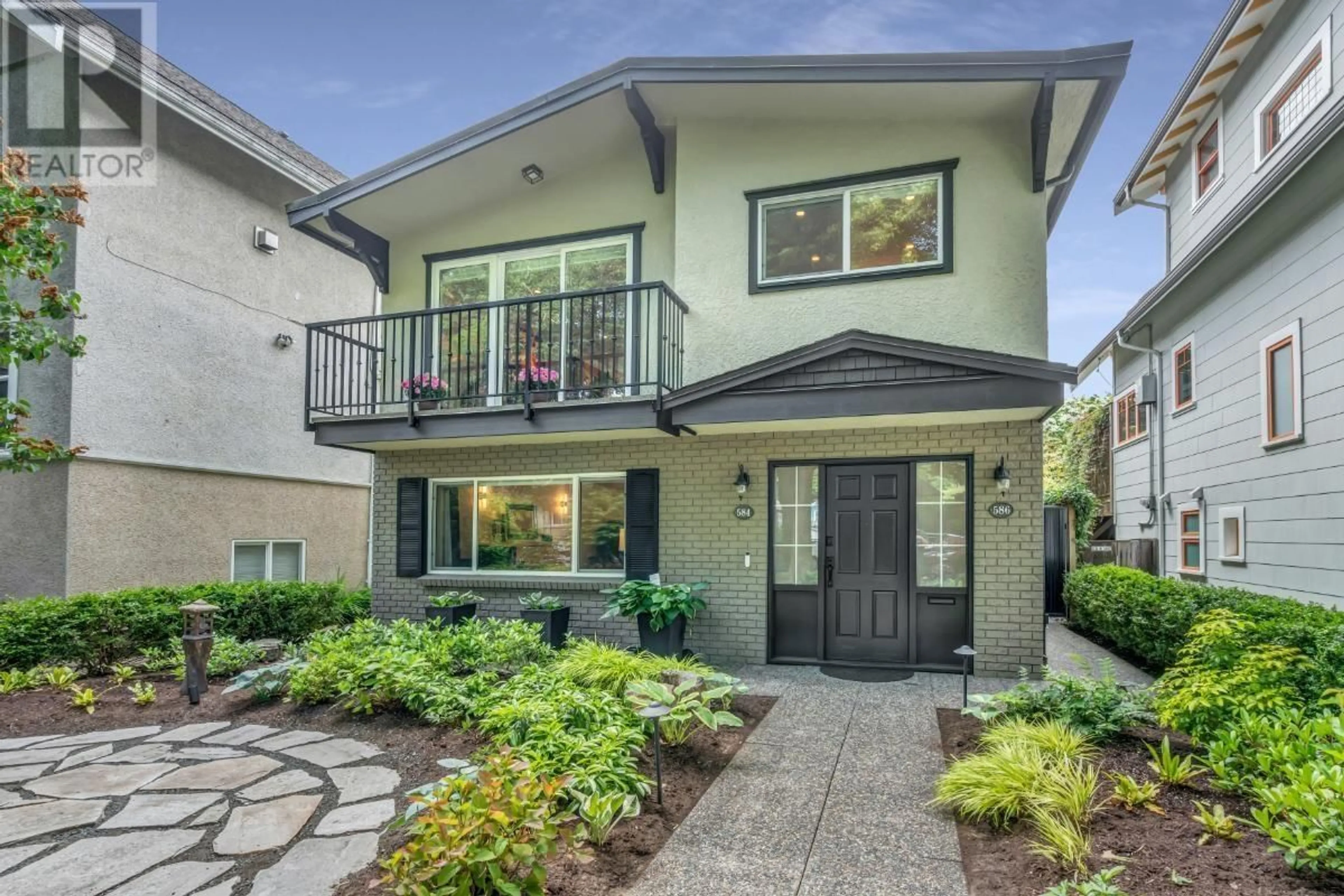 Unknown for 584 18TH AVENUE, Vancouver British Columbia V5Z1V6