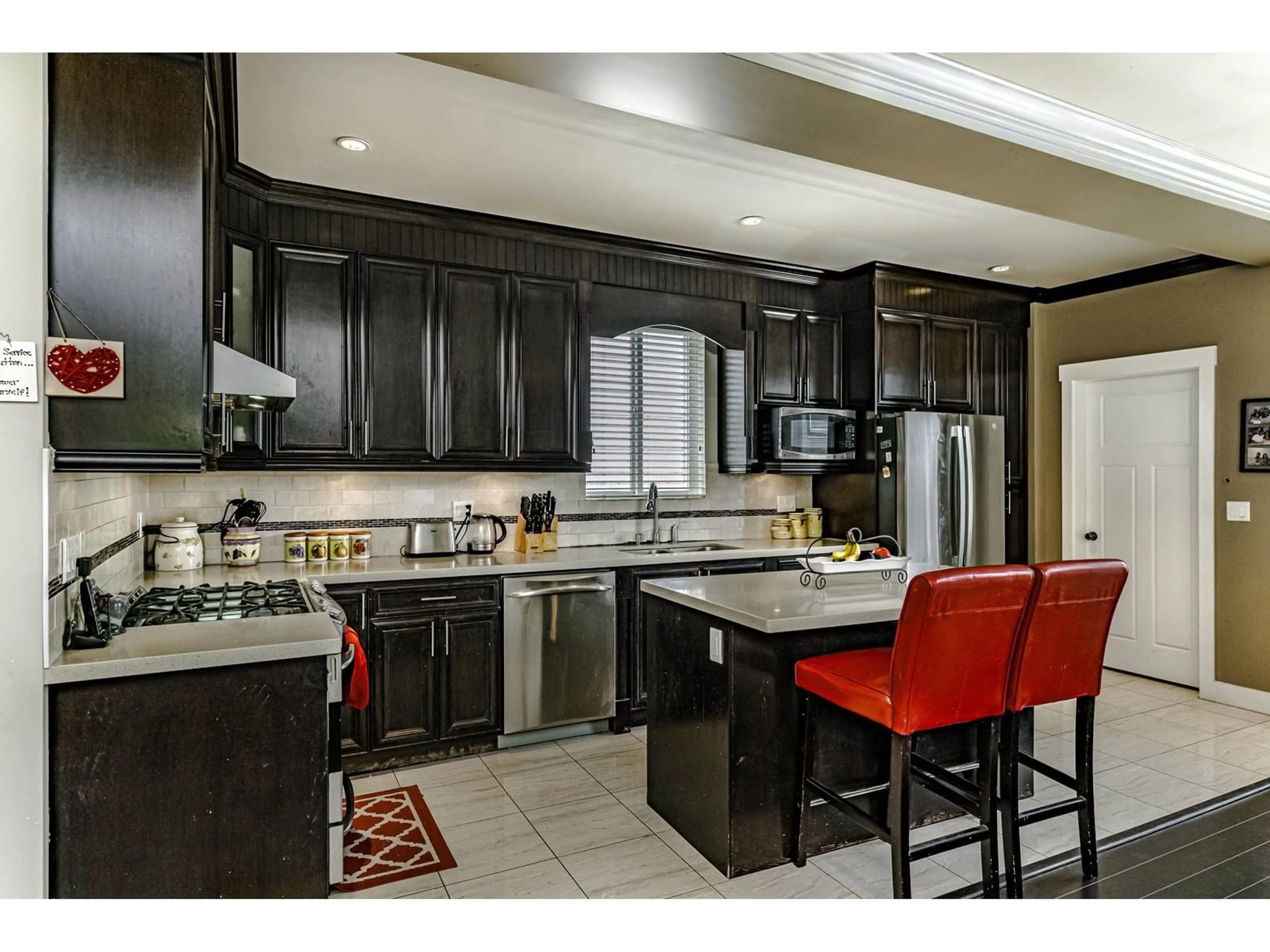 Open concept kitchen, ceramic/tile floor for 14195 62A, Surrey British Columbia V3X0B2