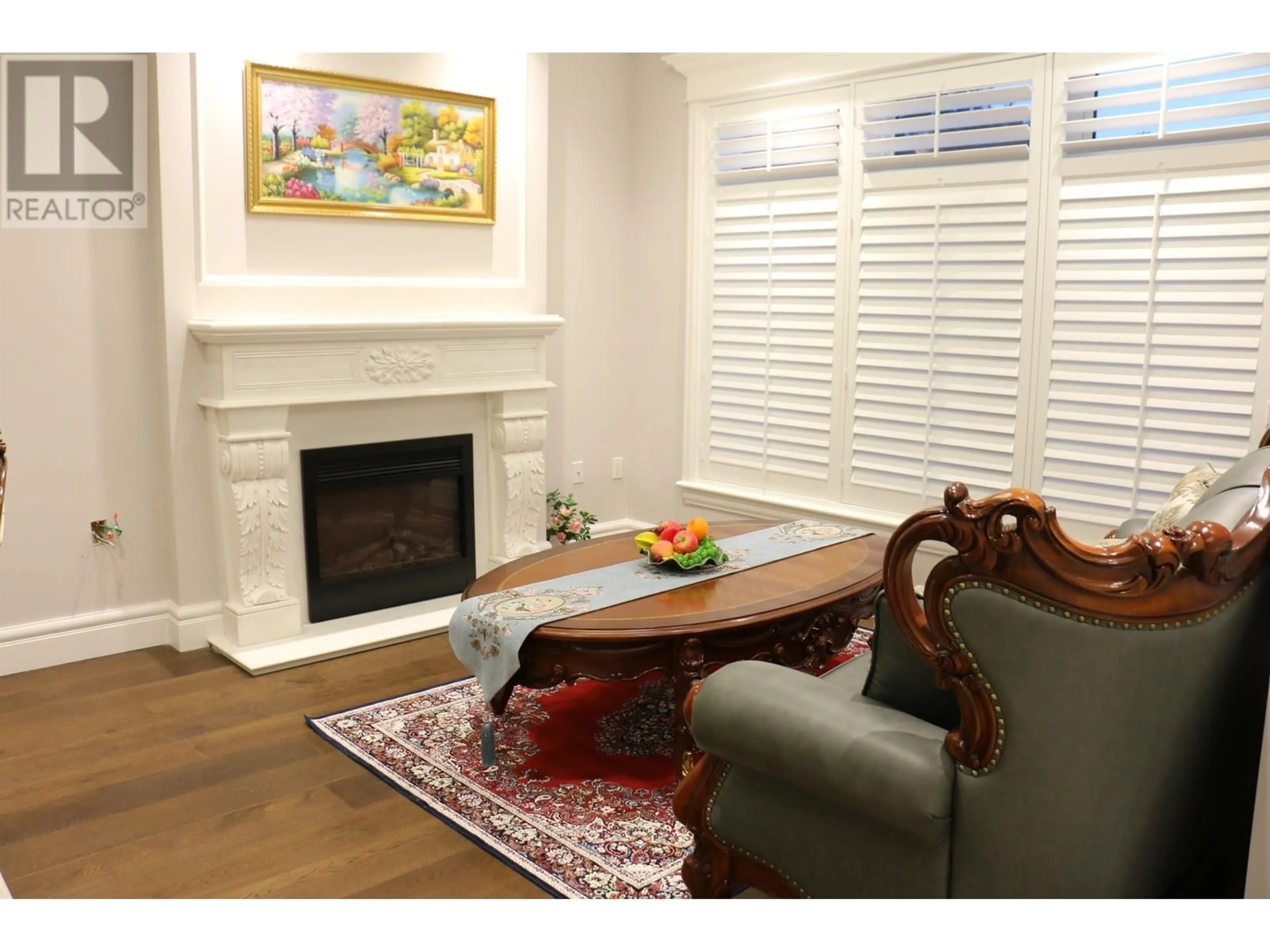 Living room with furniture, wood/laminate floor for 4880 OSLER STREET, Vancouver British Columbia V6H2Y7