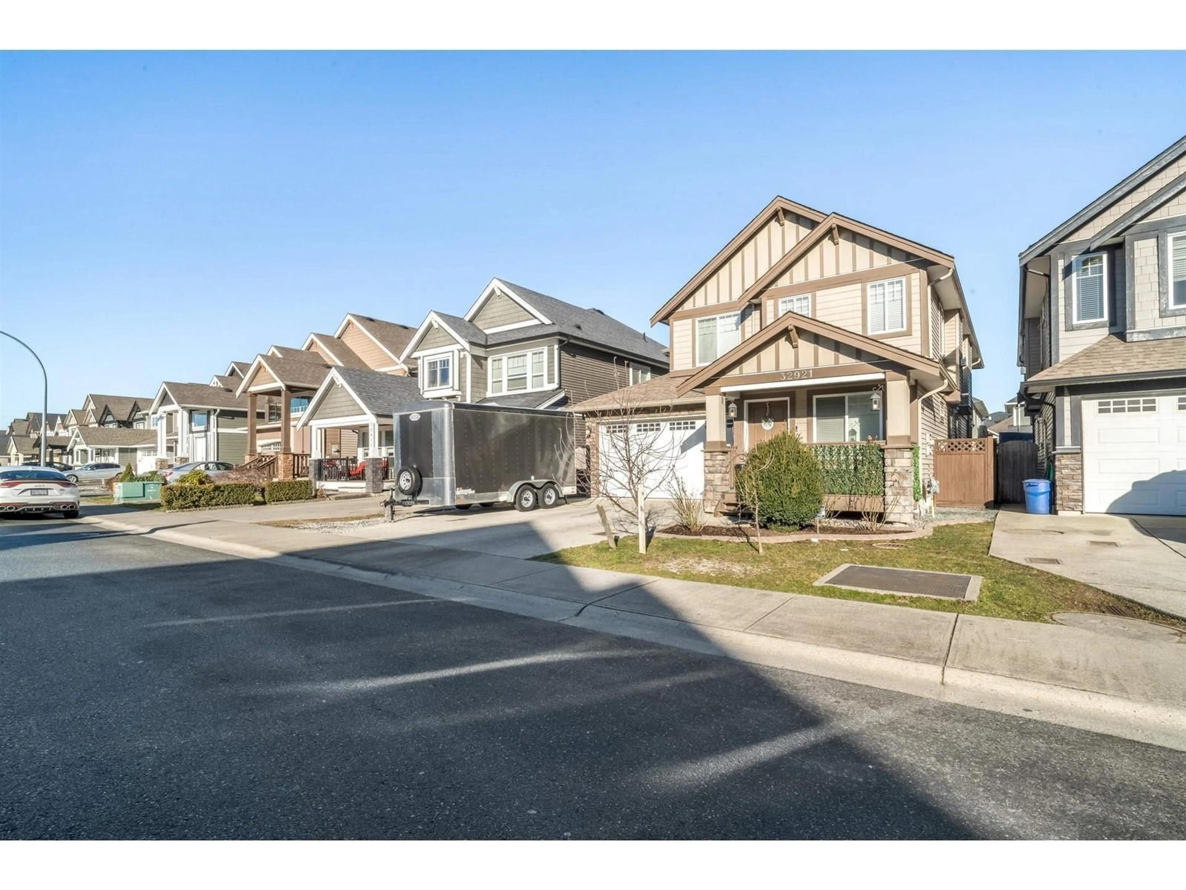 A pic from outside/outdoor area/front of a property/back of a property/a pic from drone, street for 32921 TRENHOLM, Mission British Columbia V2V4L1