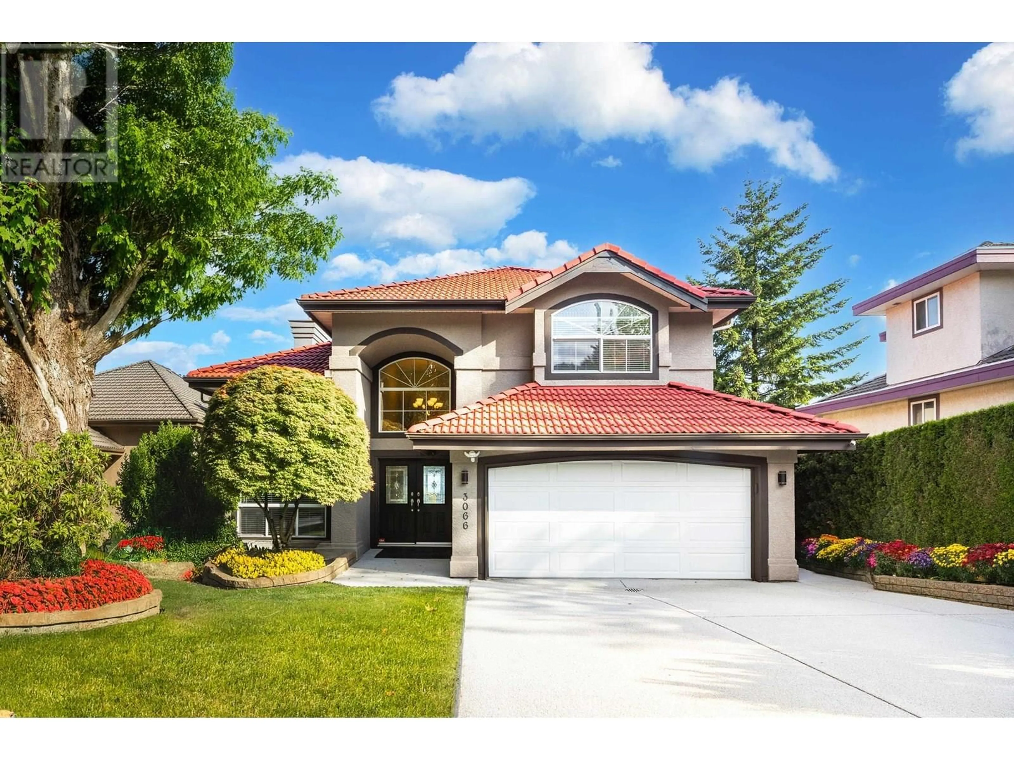 Home with vinyl exterior material, street for 3066 TANAGER COURT, Coquitlam British Columbia V3E3C5