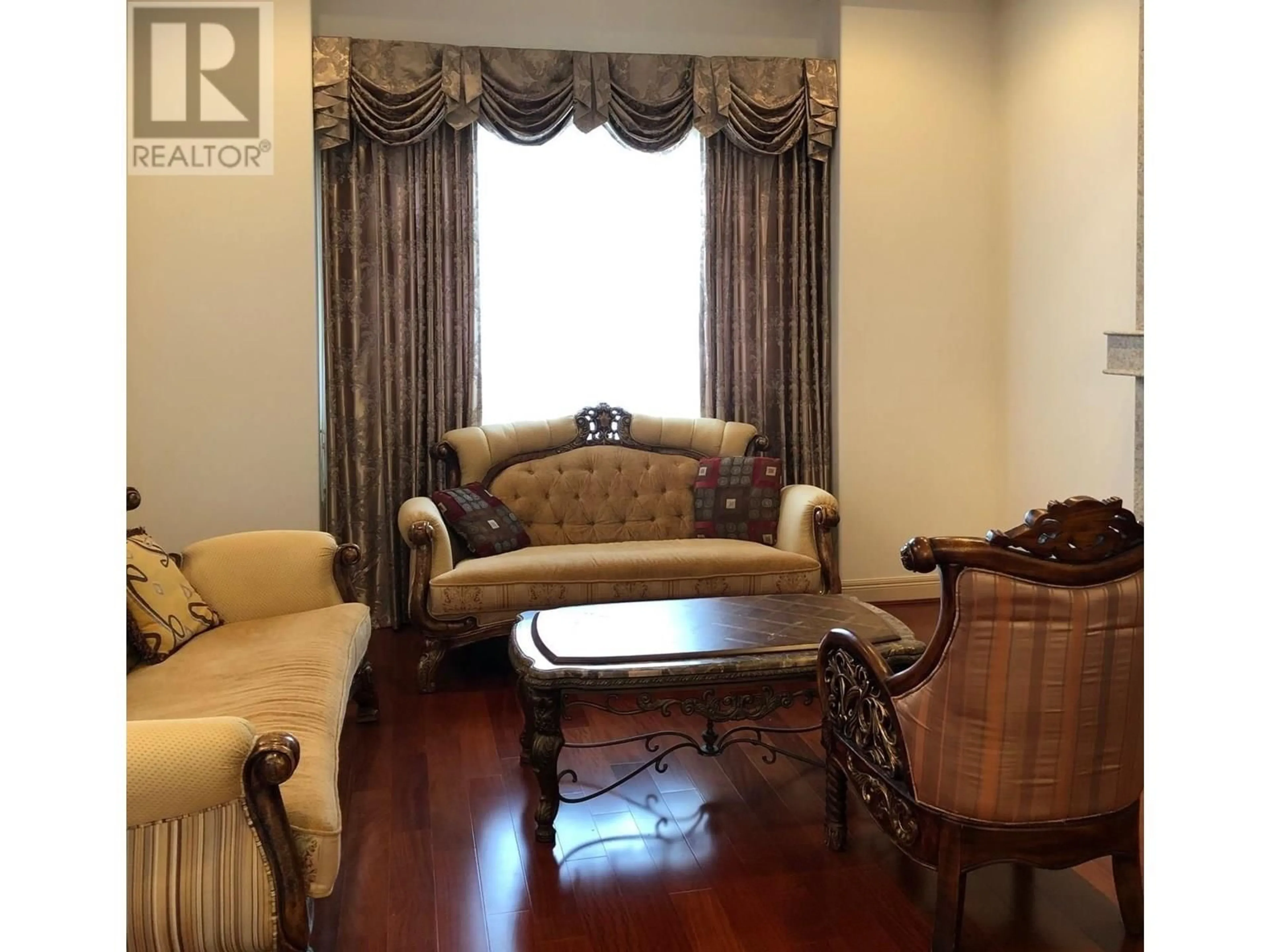 Living room with furniture, wood/laminate floor for 8120 CLIFTON ROAD, Richmond British Columbia V7C3C3