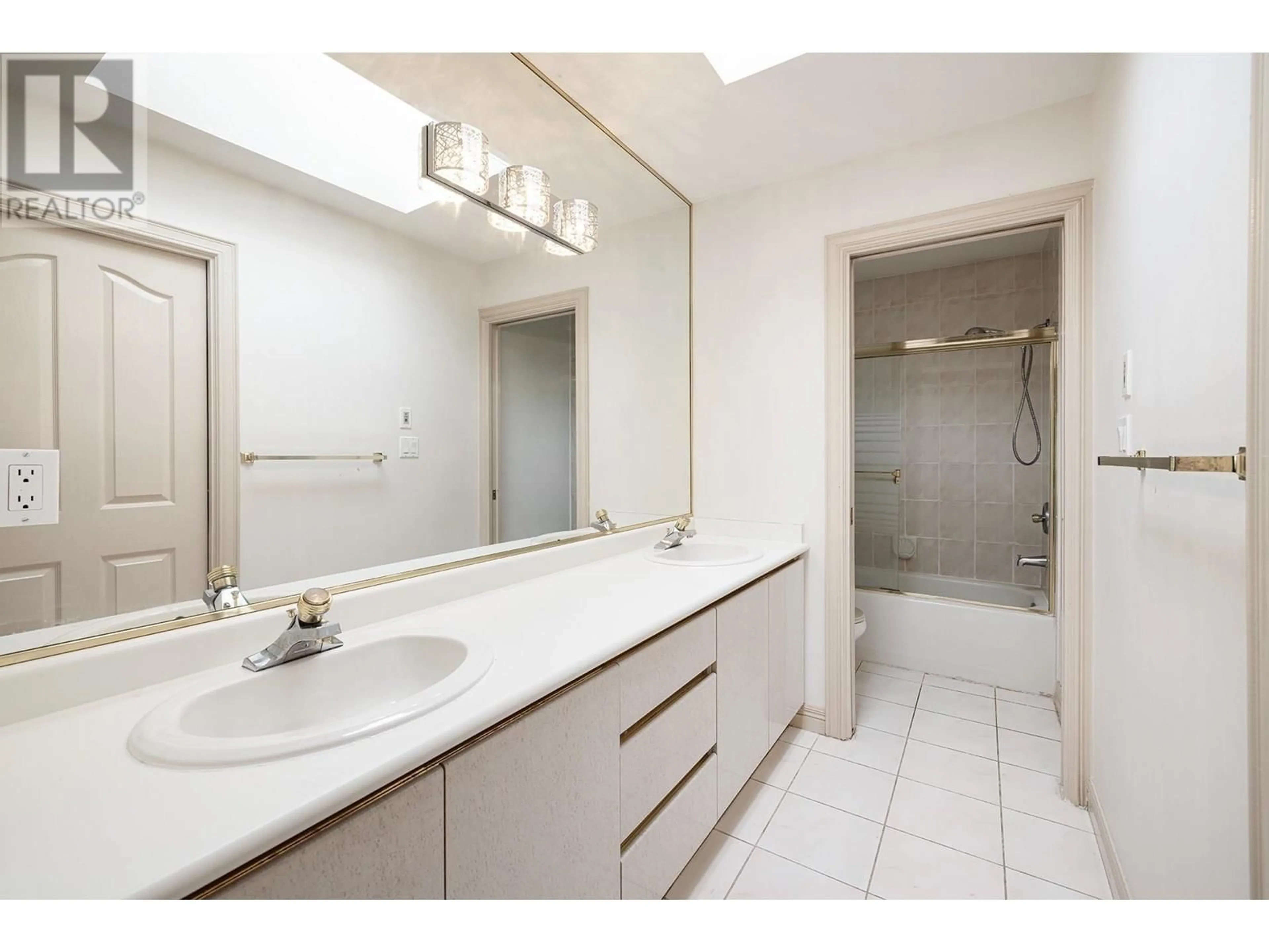 Standard bathroom, ceramic/tile floor for 8120 CLIFTON ROAD, Richmond British Columbia V7C3C3