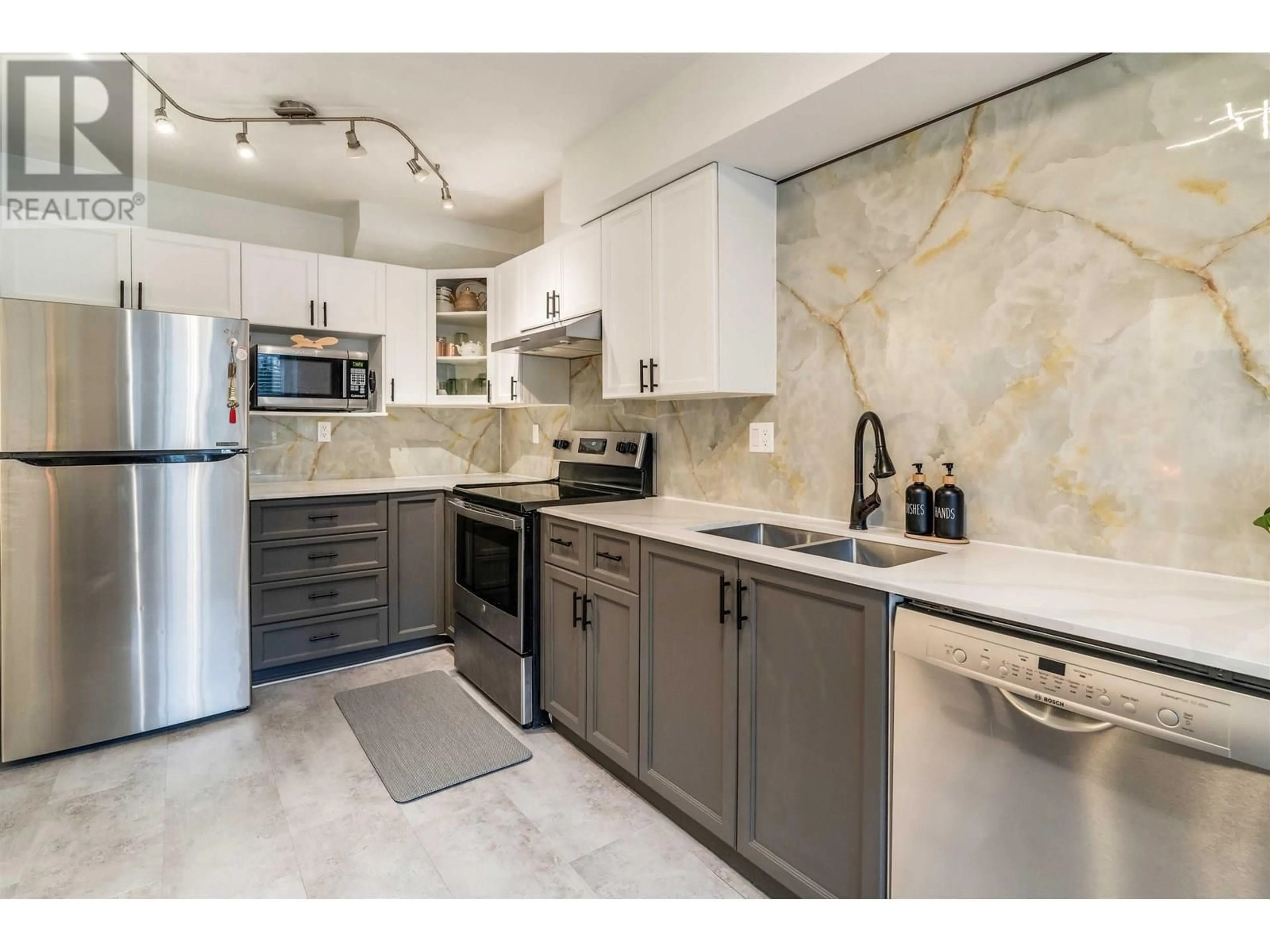 Open concept kitchen, ceramic/tile floor for 94 - 12099 237 STREET, Maple Ridge British Columbia V4R2C3