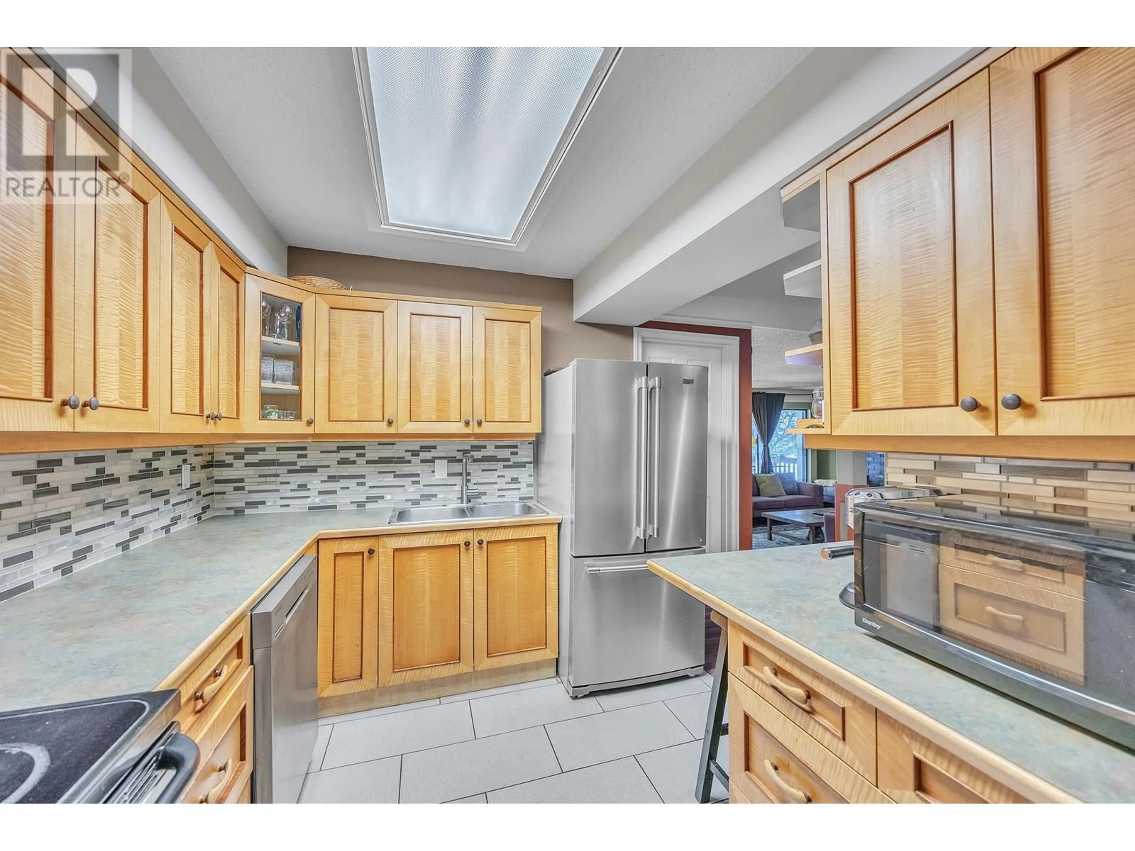 Standard kitchen, ceramic/tile floor for 207 - 720 EIGHTH AVENUE, New Westminster British Columbia V3M2R3