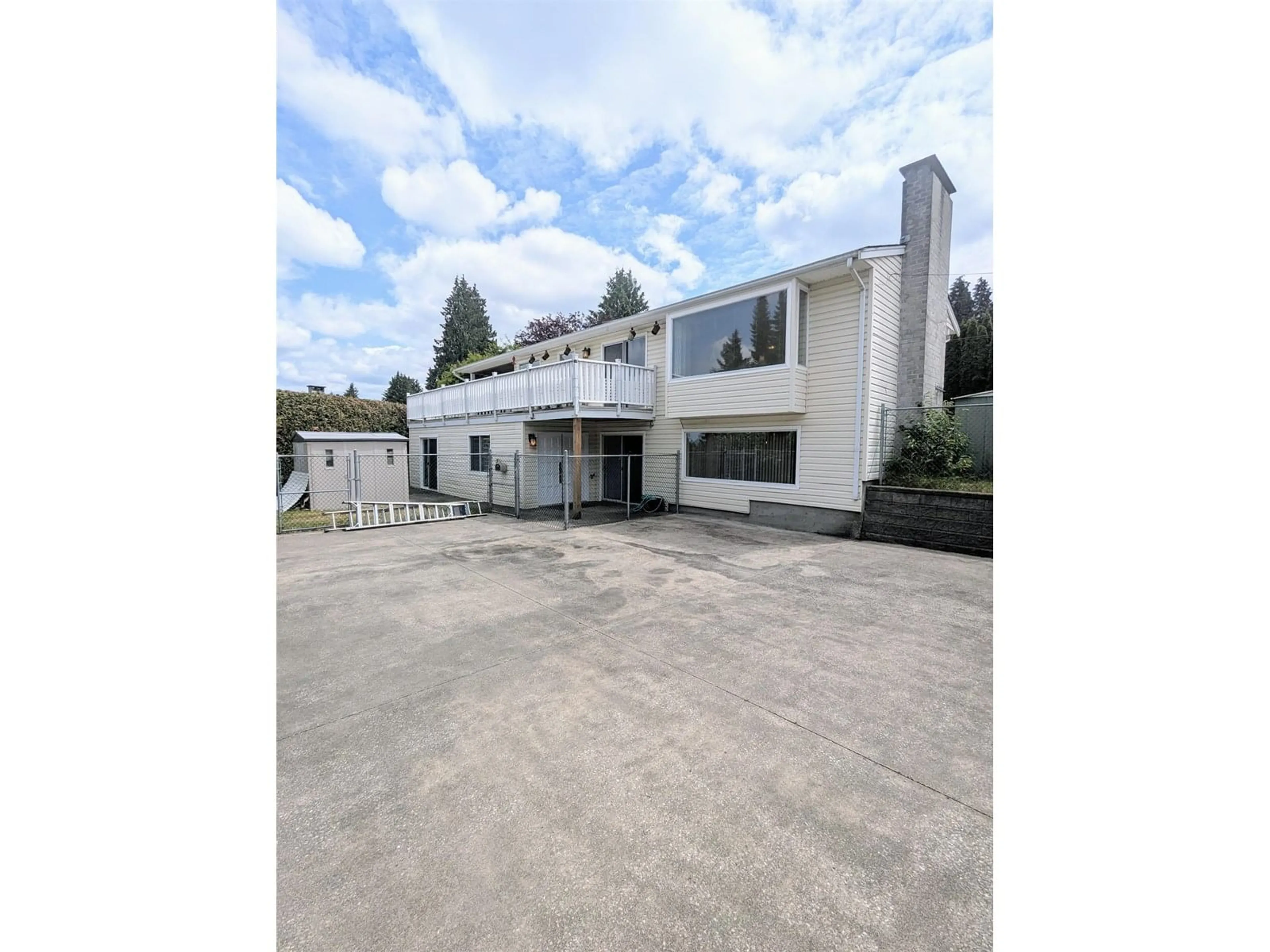 A pic from outside/outdoor area/front of a property/back of a property/a pic from drone, building for 4621 UPLANDS, Langley British Columbia V3A4P3