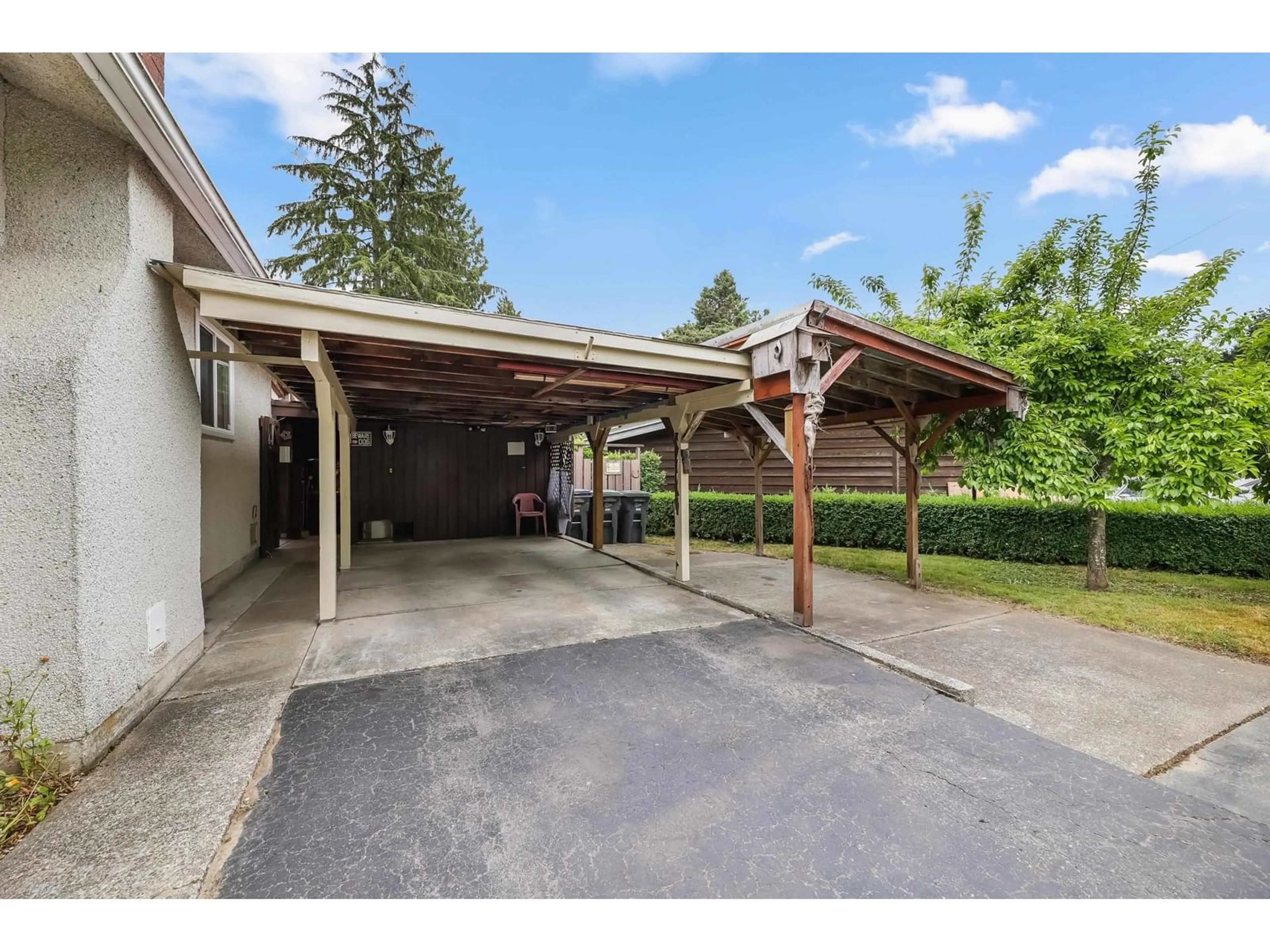 Indoor garage for 15173 CANARY, Surrey British Columbia V3R4V6