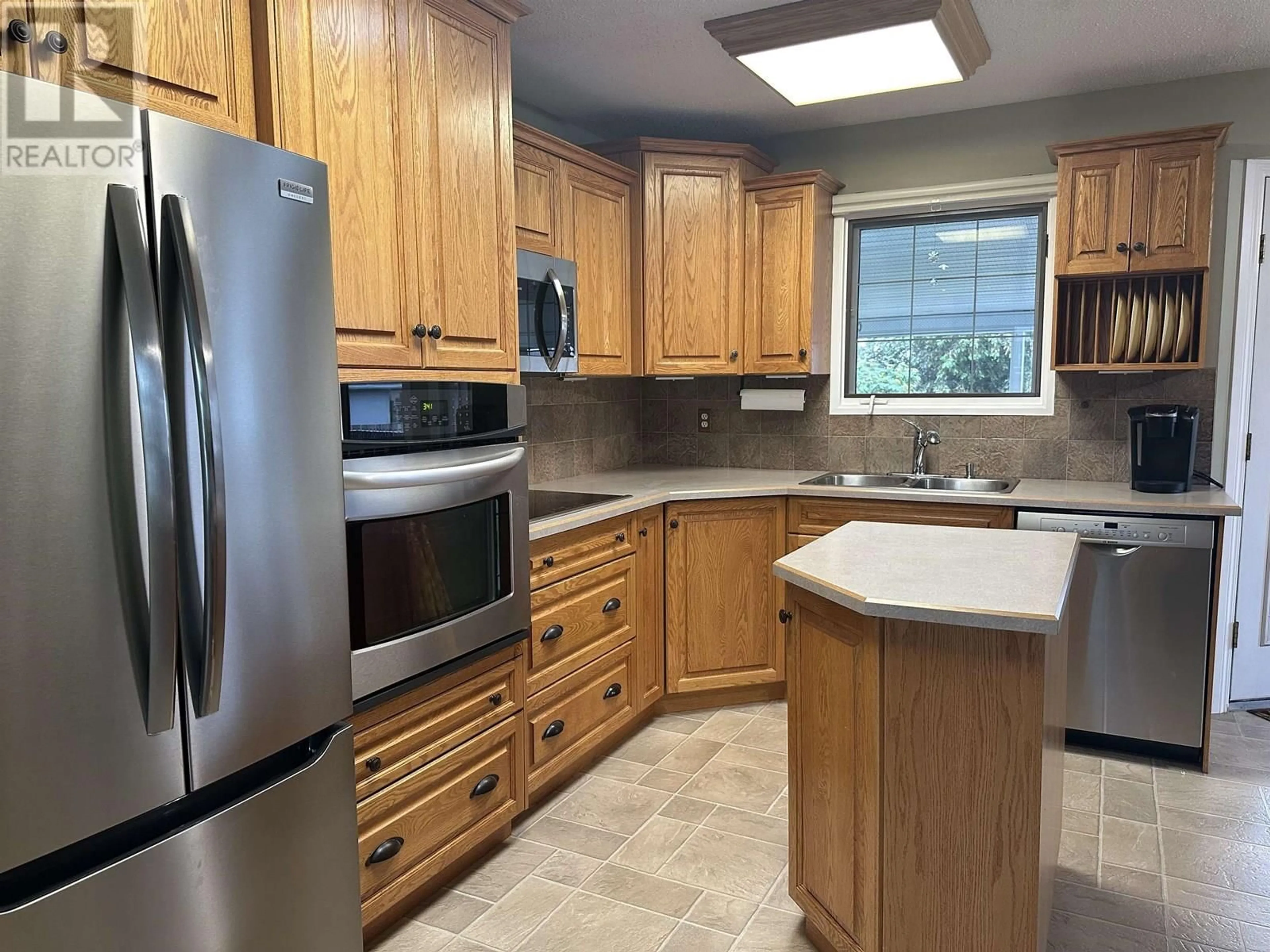Standard kitchen, unknown for 9507 103 AVENUE, Fort St. John British Columbia V1J2G7