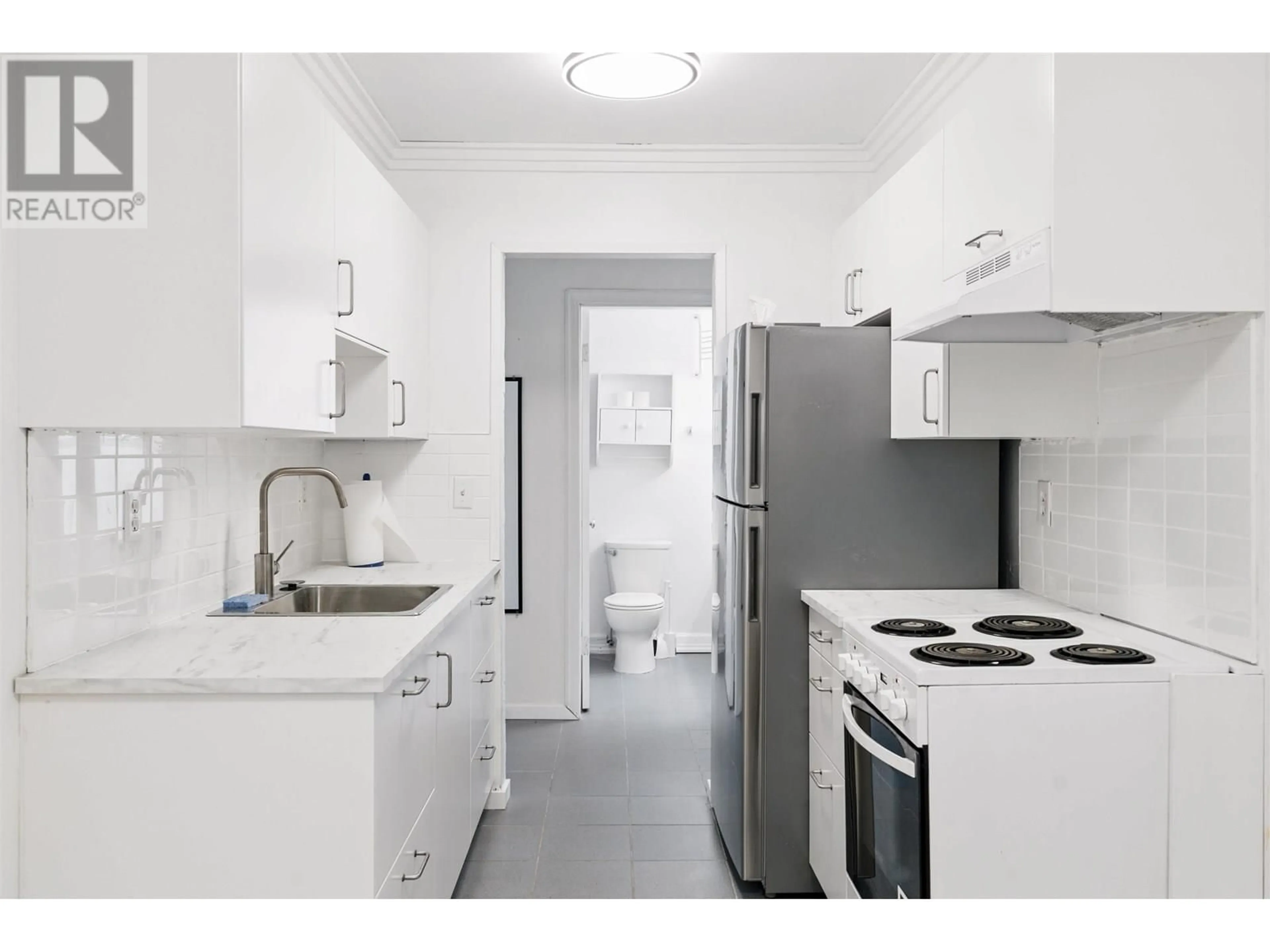 Standard kitchen, unknown for 302 - 590 WHITING WAY, Coquitlam British Columbia V3J3R9