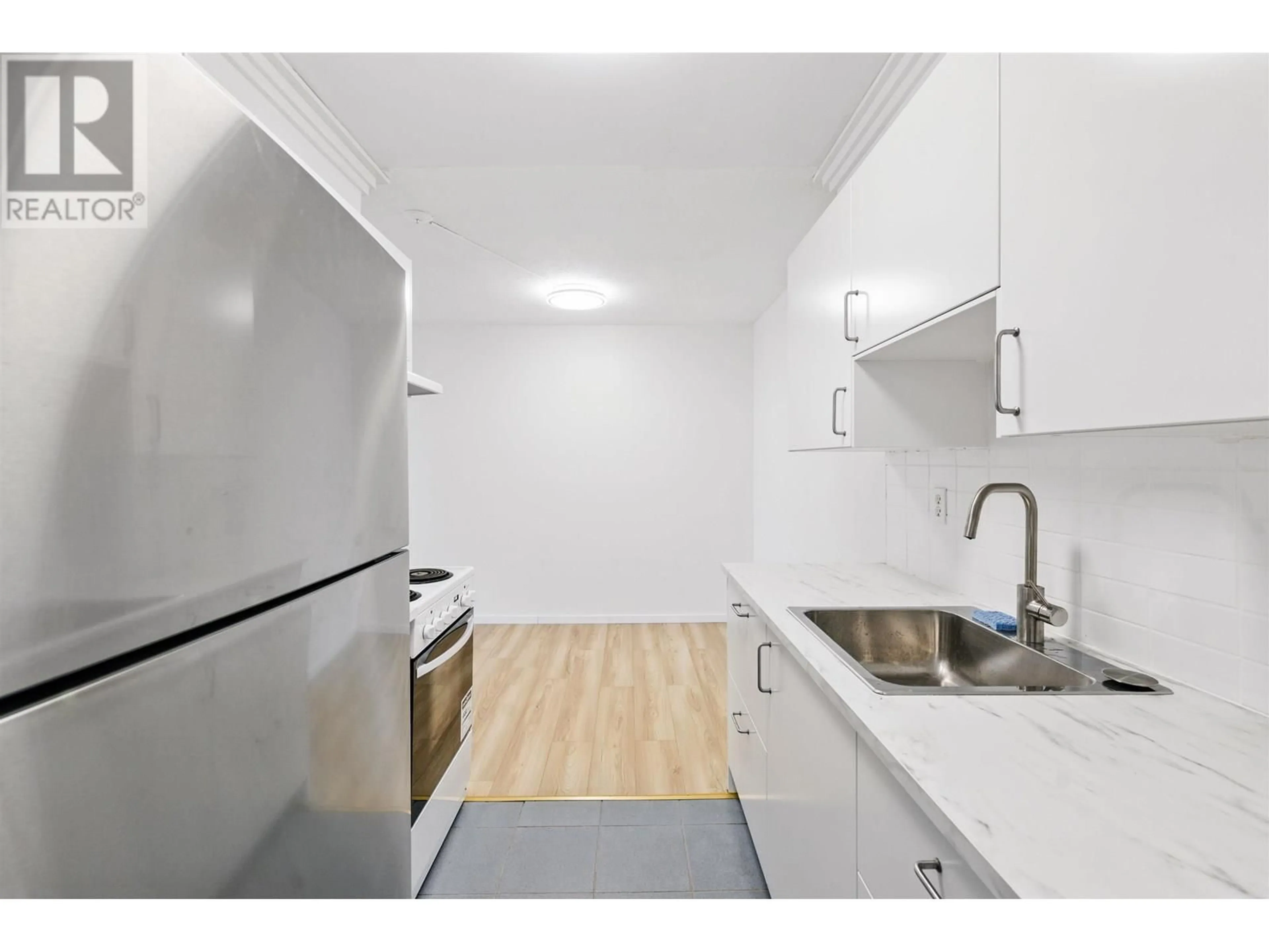 Standard kitchen, unknown for 302 - 590 WHITING WAY, Coquitlam British Columbia V3J3R9