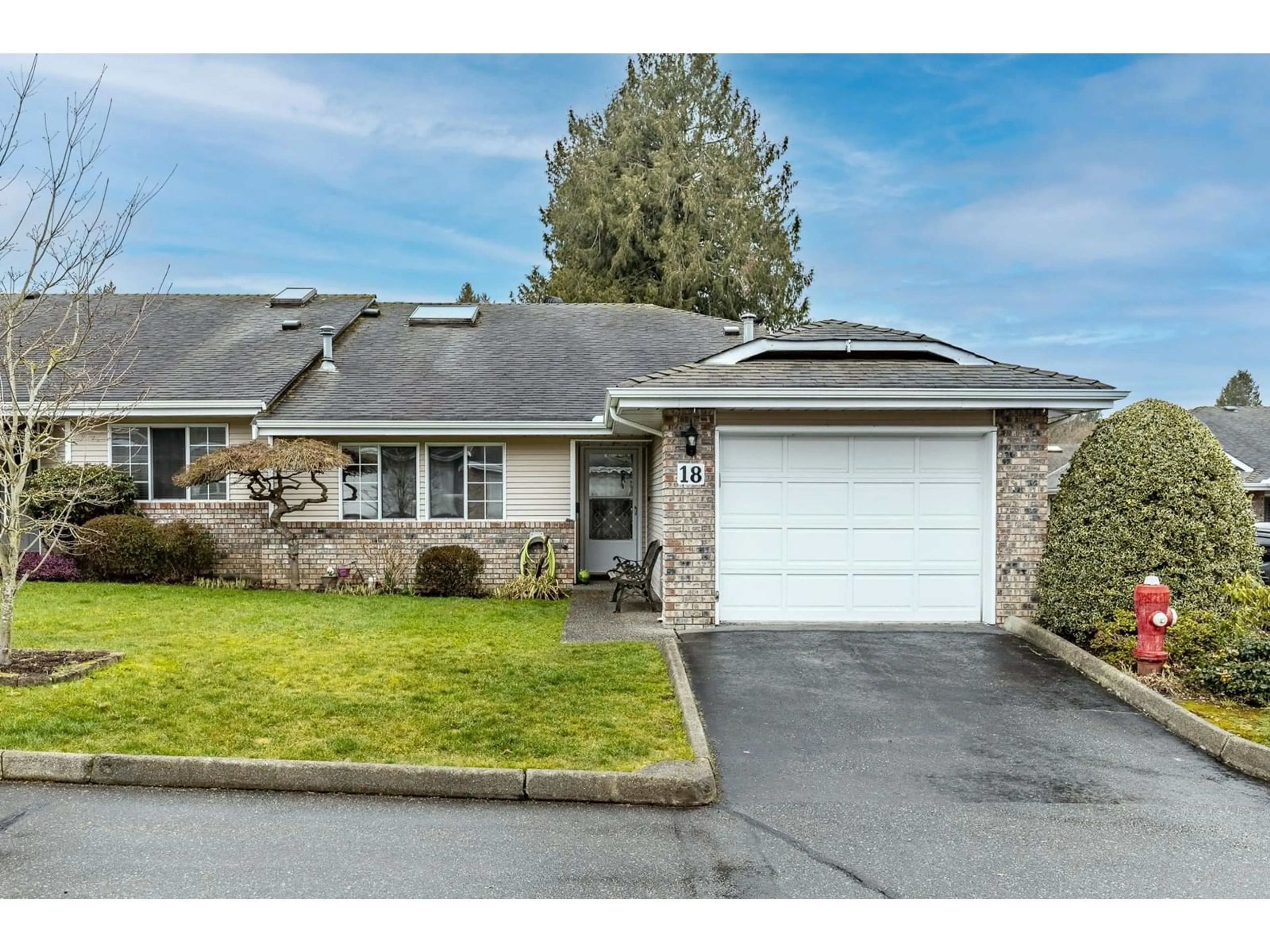 Home with vinyl exterior material, street for 18 - 5051 203, Langley British Columbia V3A1V5