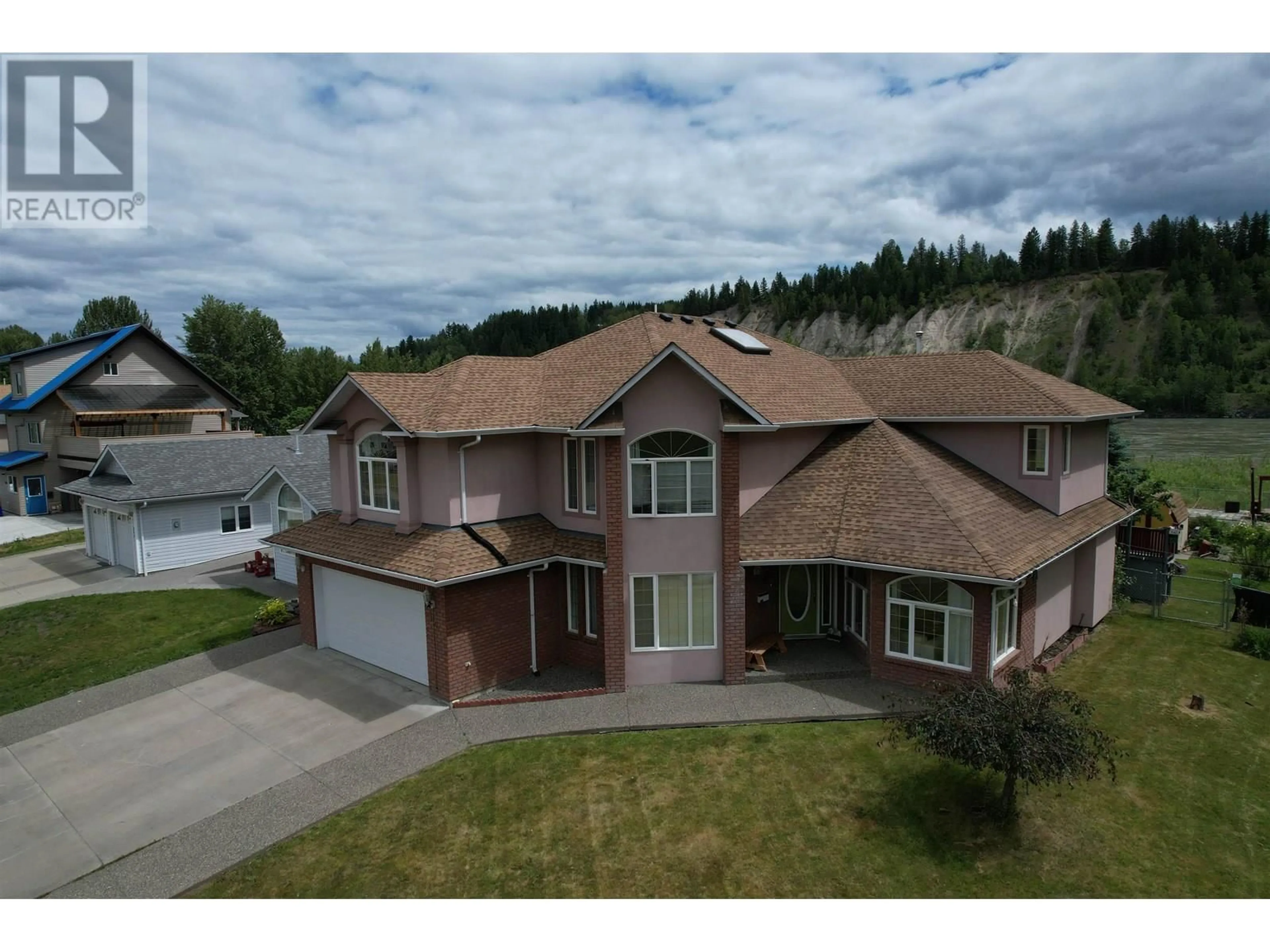 A pic from outside/outdoor area/front of a property/back of a property/a pic from drone, unknown for 894 ROLPH STREET, Quesnel British Columbia V2J3M1