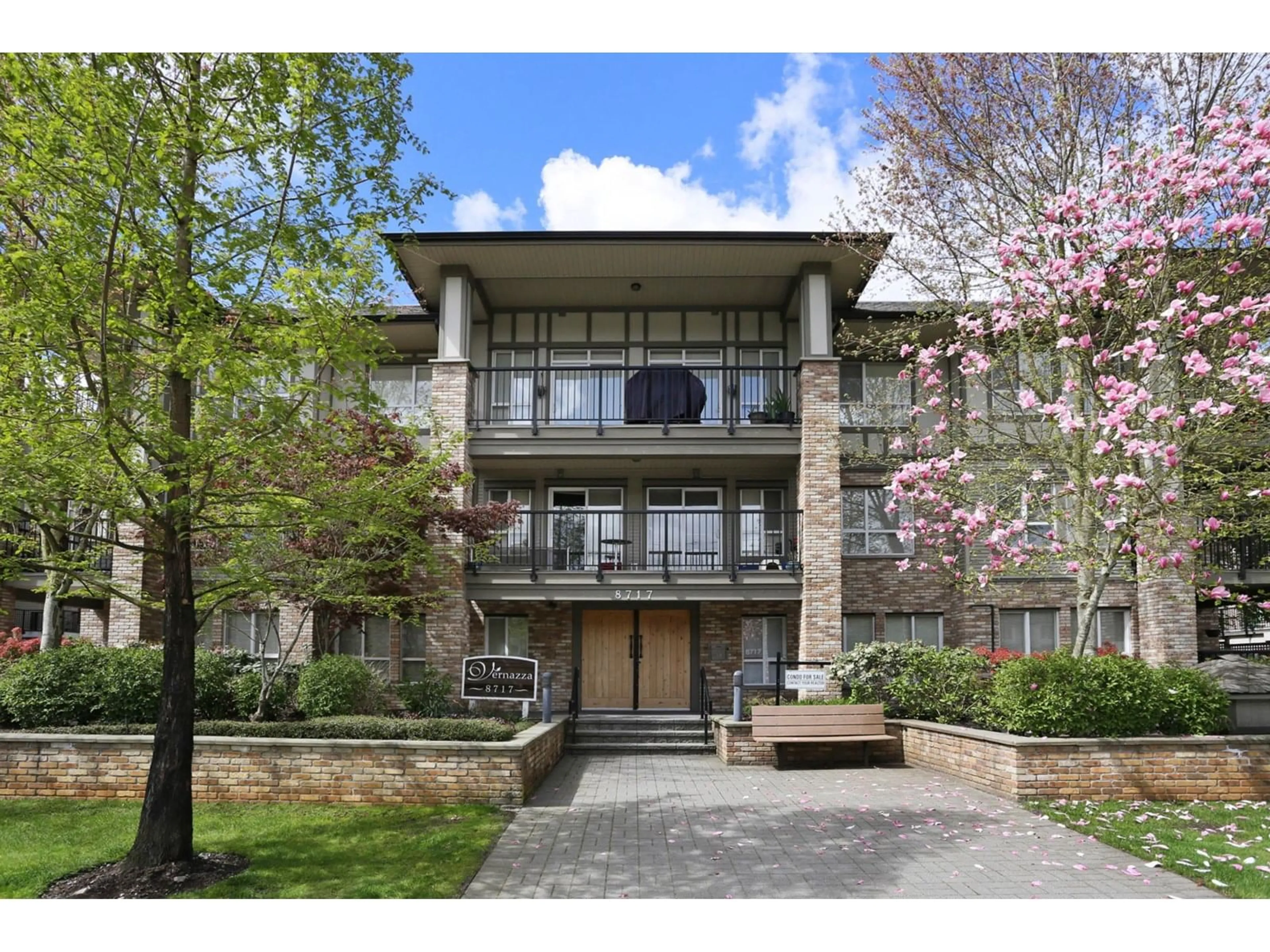 Unknown for 304 - 8717 160, Surrey British Columbia V4N5X7