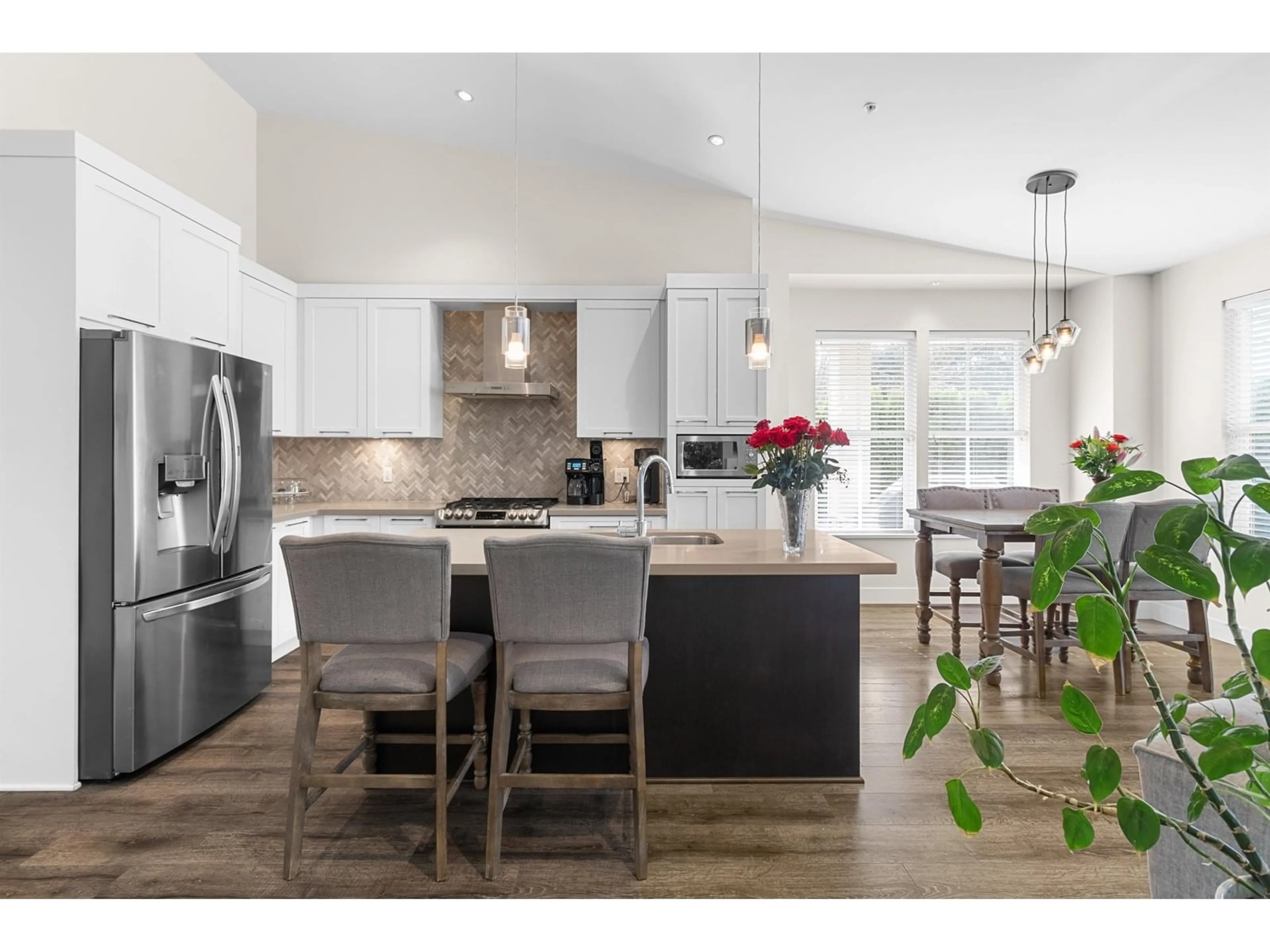Open concept kitchen, unknown for 48 - 22057 49, Langley British Columbia V3A0J4
