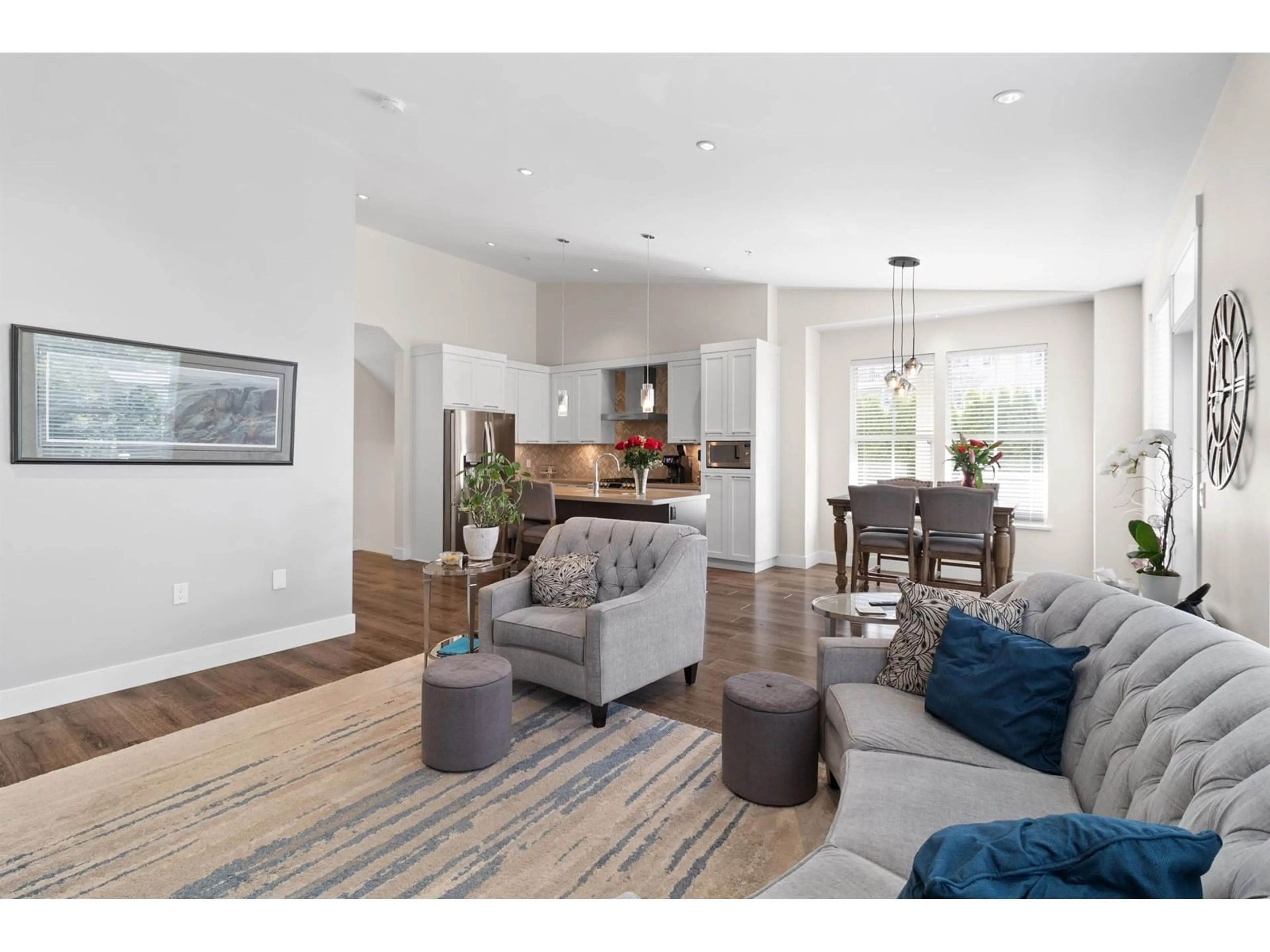 Living room with furniture, unknown for 48 - 22057 49, Langley British Columbia V3A0J4