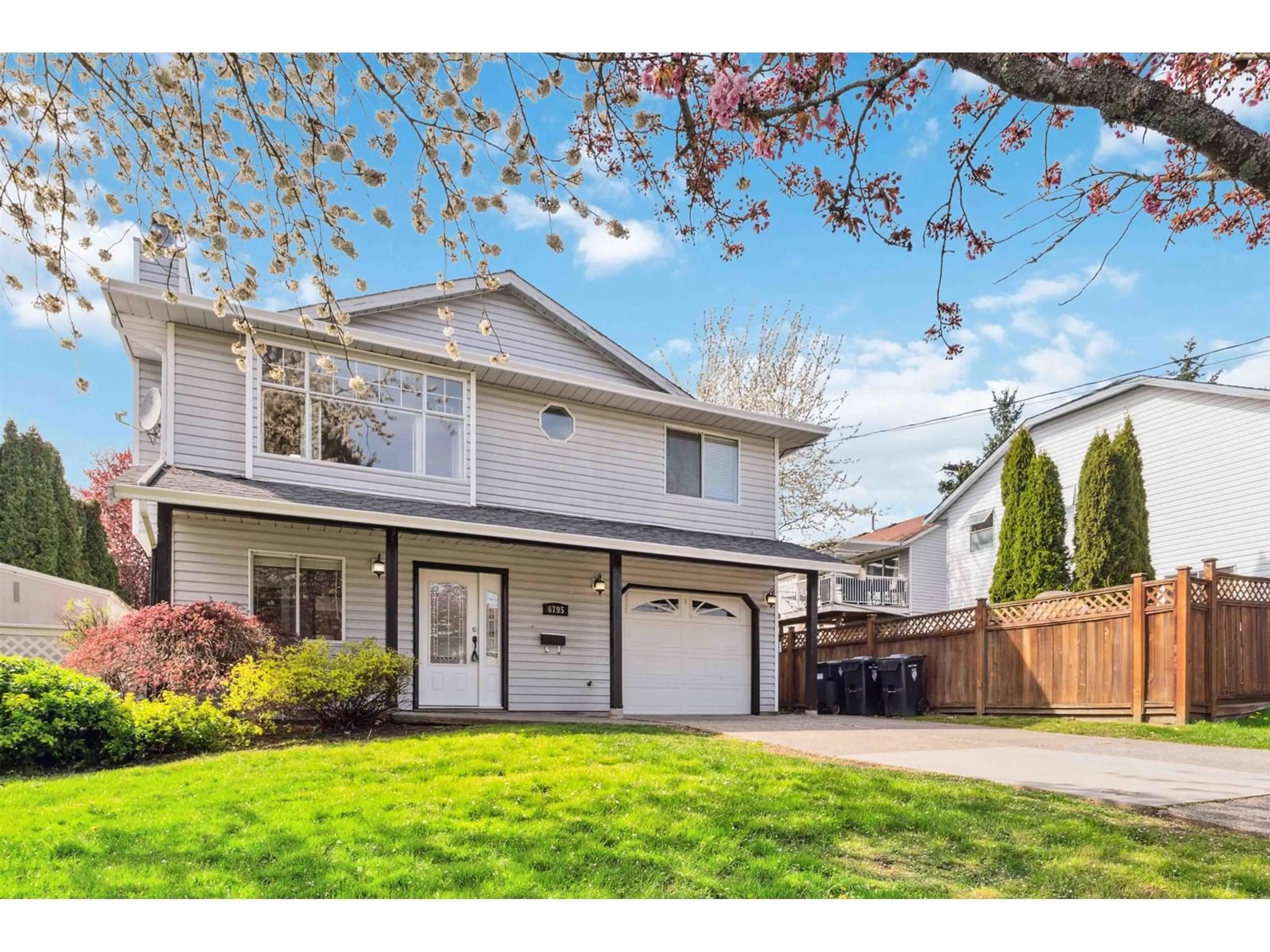 Home with vinyl exterior material, street for 6795 197, Langley British Columbia V2Y1G8