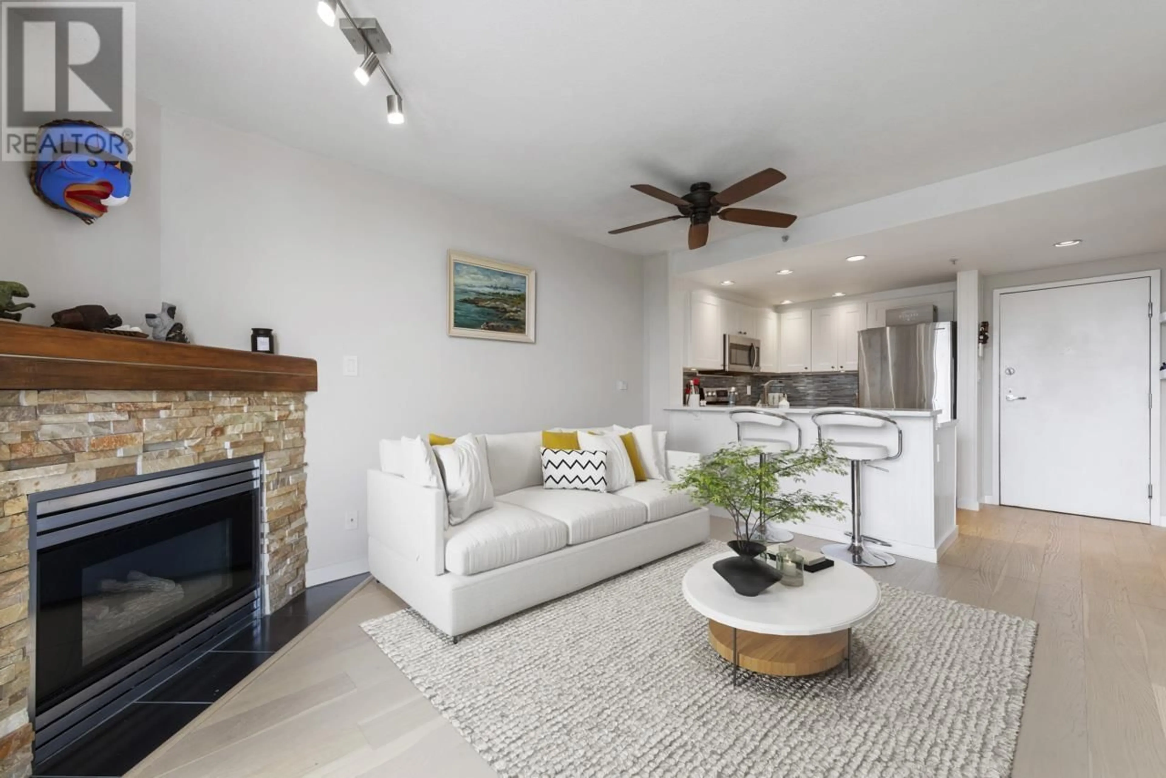 Living room with furniture, unknown for 417 - 2255 4TH AVENUE, Vancouver British Columbia V6K1N9
