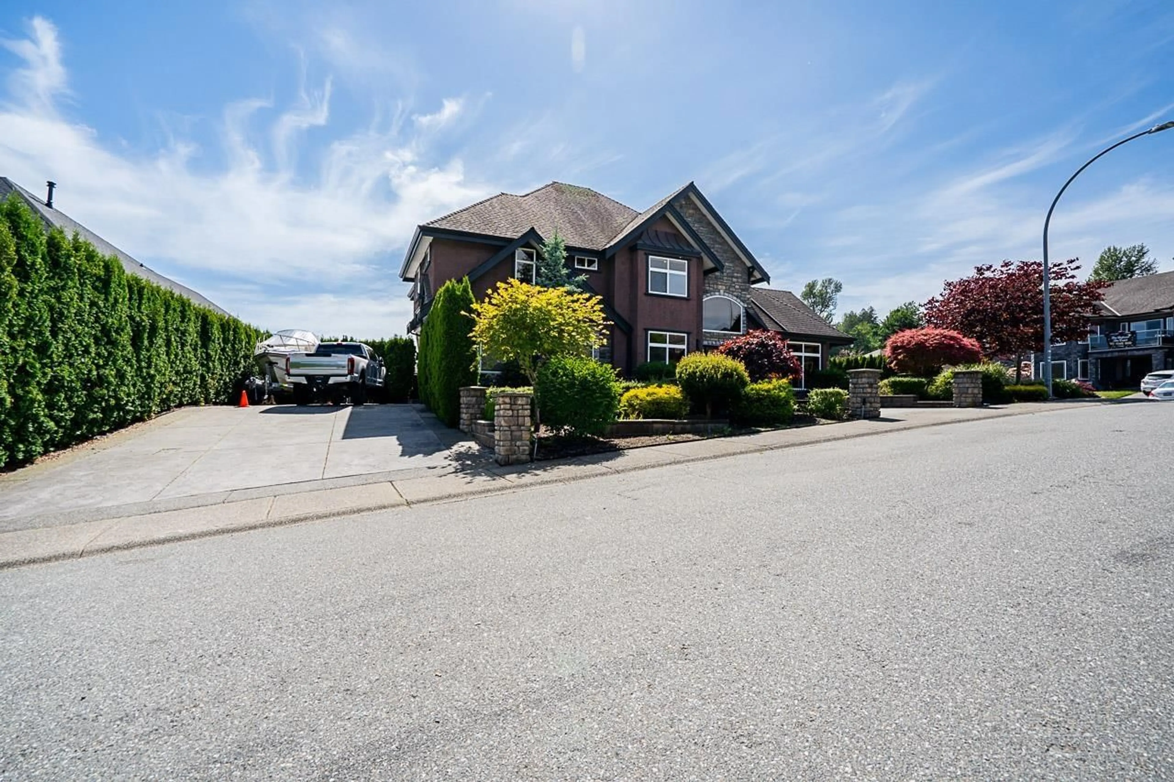 A pic from outside/outdoor area/front of a property/back of a property/a pic from drone, street for 7969 TUCKWELL, Mission British Columbia V2V7B4