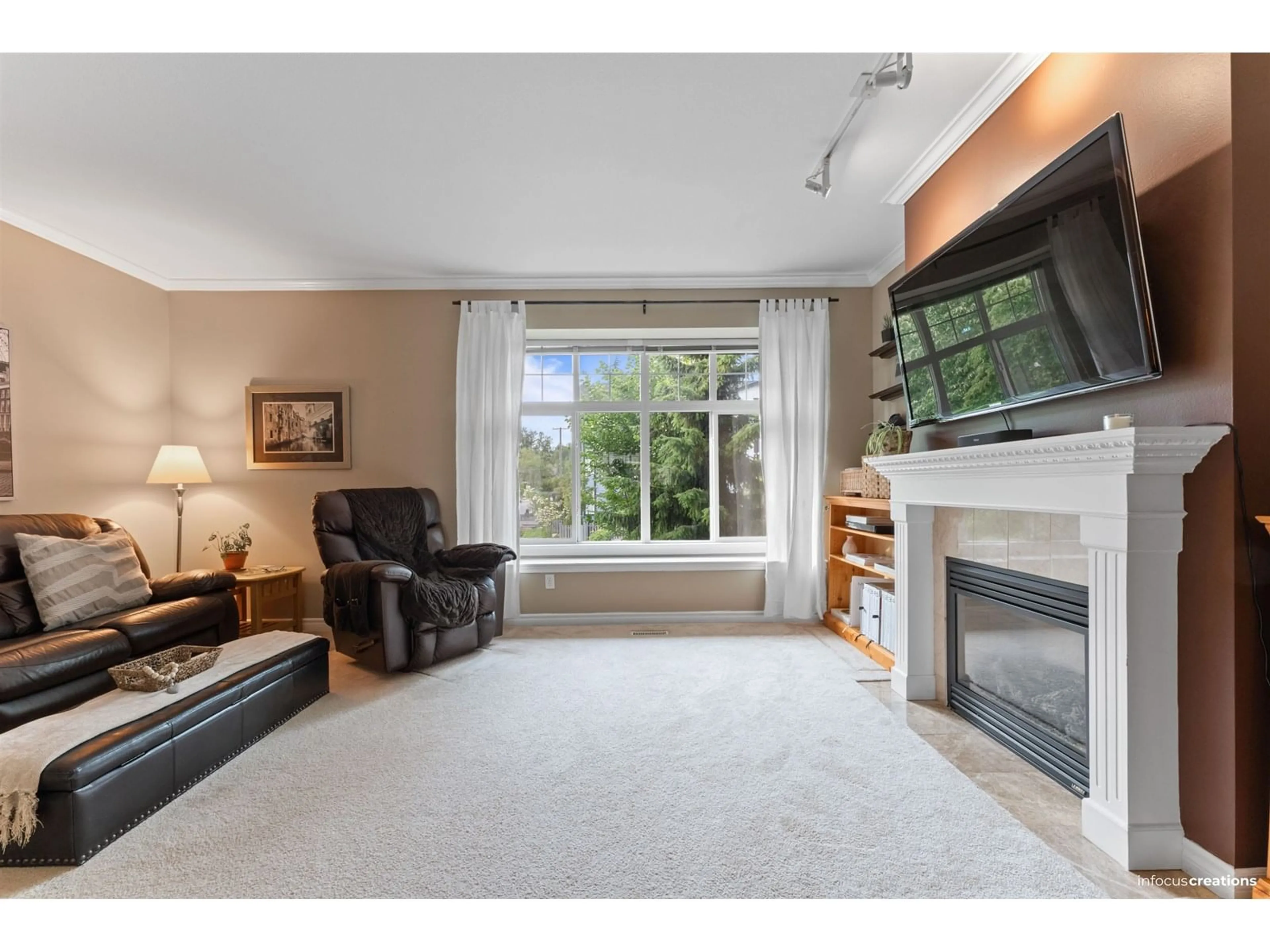 Living room with furniture, unknown for 46 - 18839 69, Surrey British Columbia V4N5S7