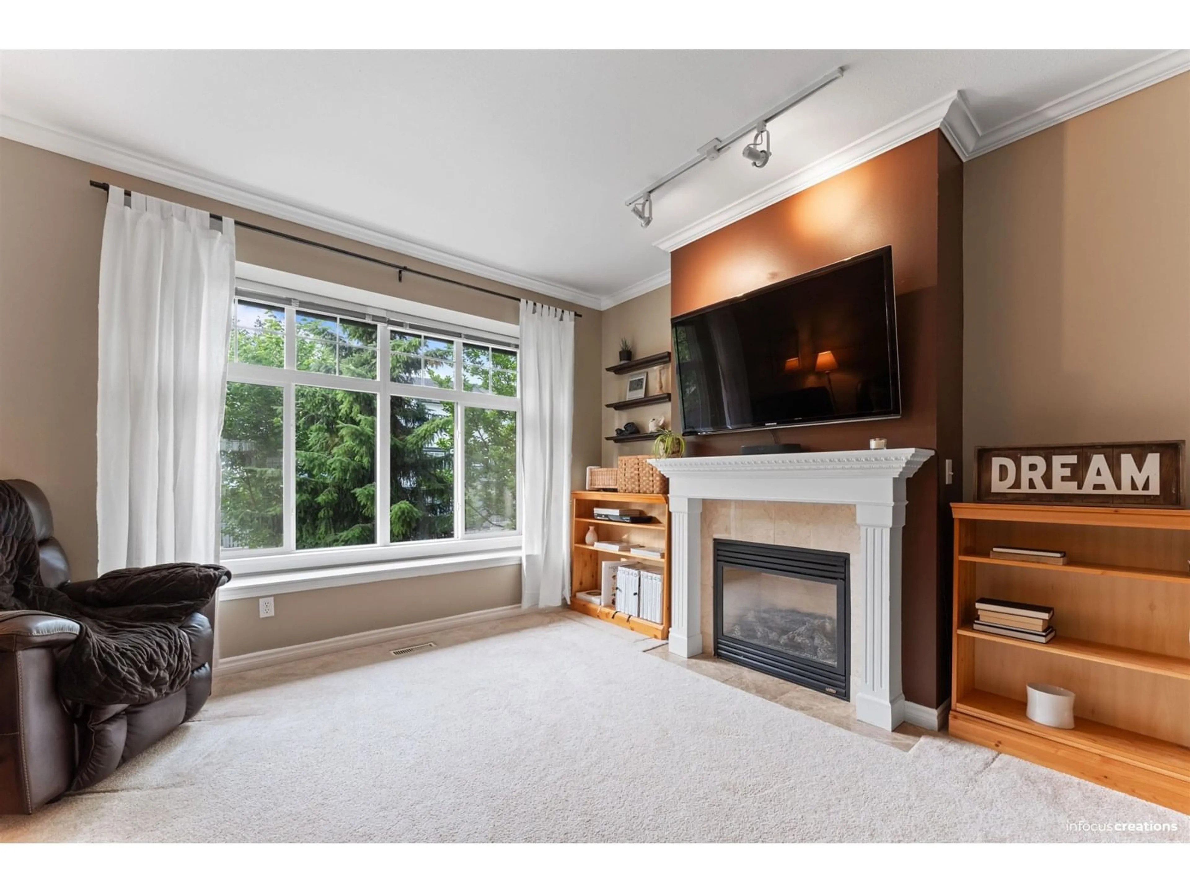 Living room with furniture, unknown for 46 - 18839 69, Surrey British Columbia V4N5S7